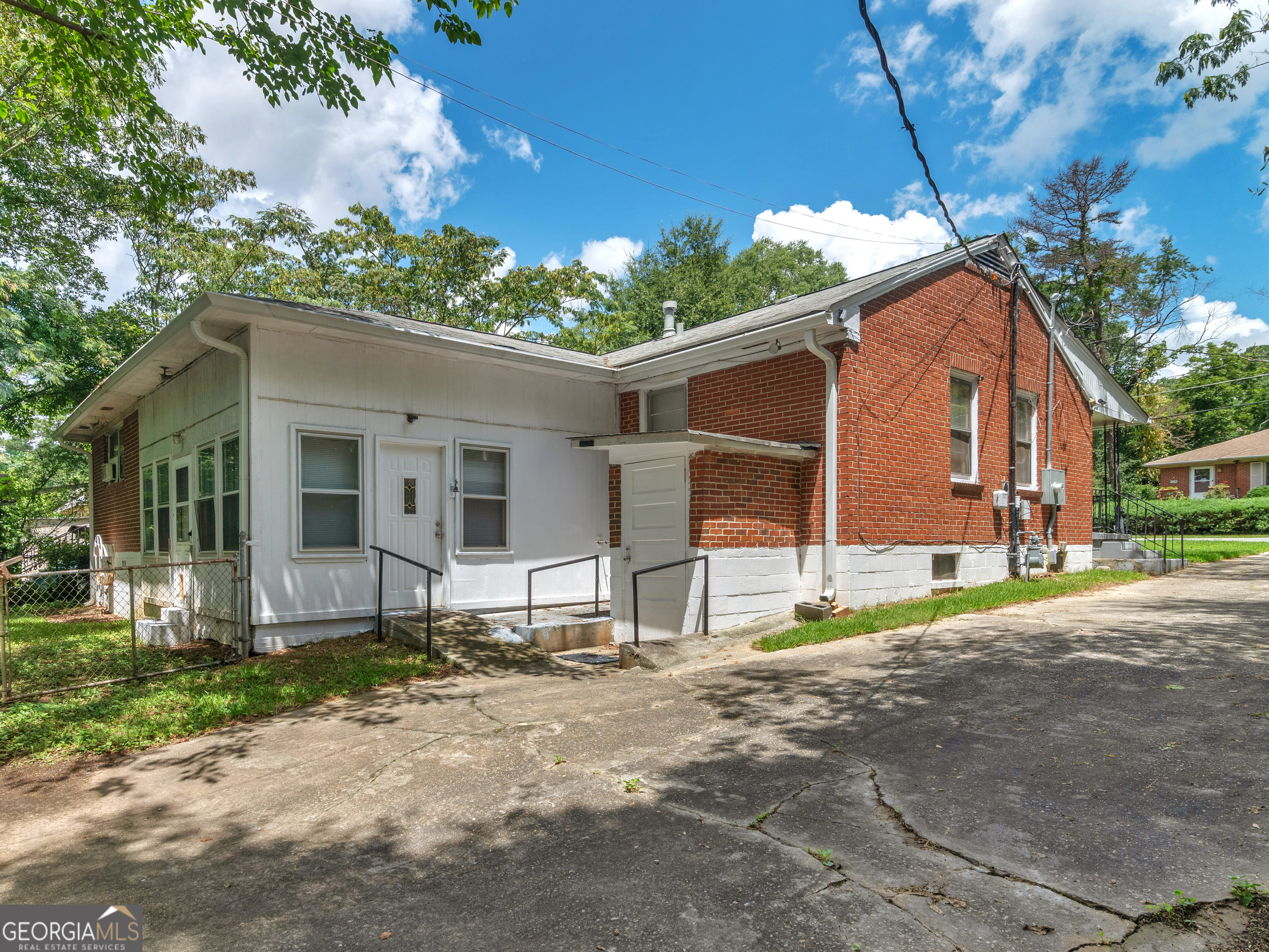 895 Laurel Street