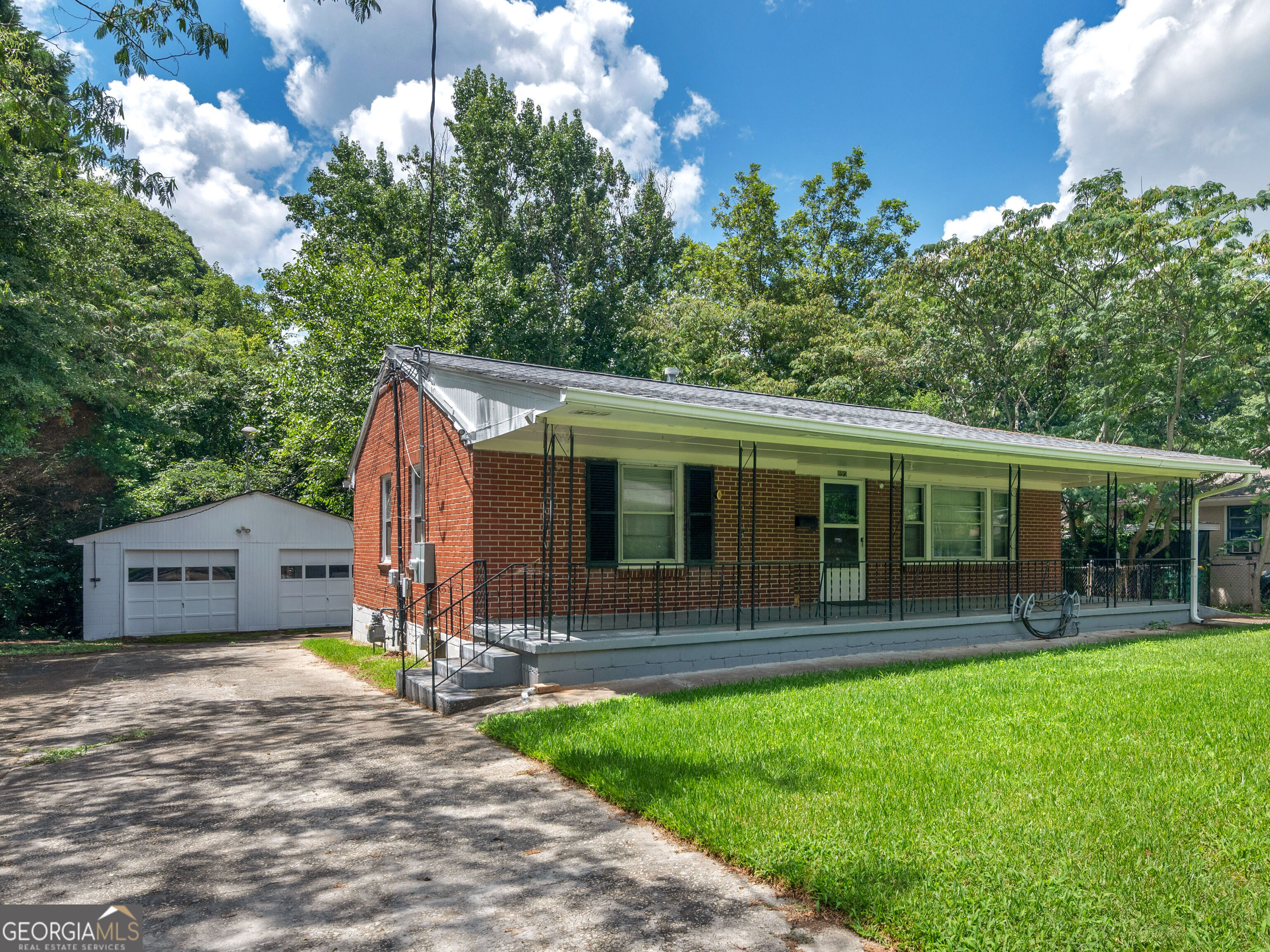 895 Laurel Street