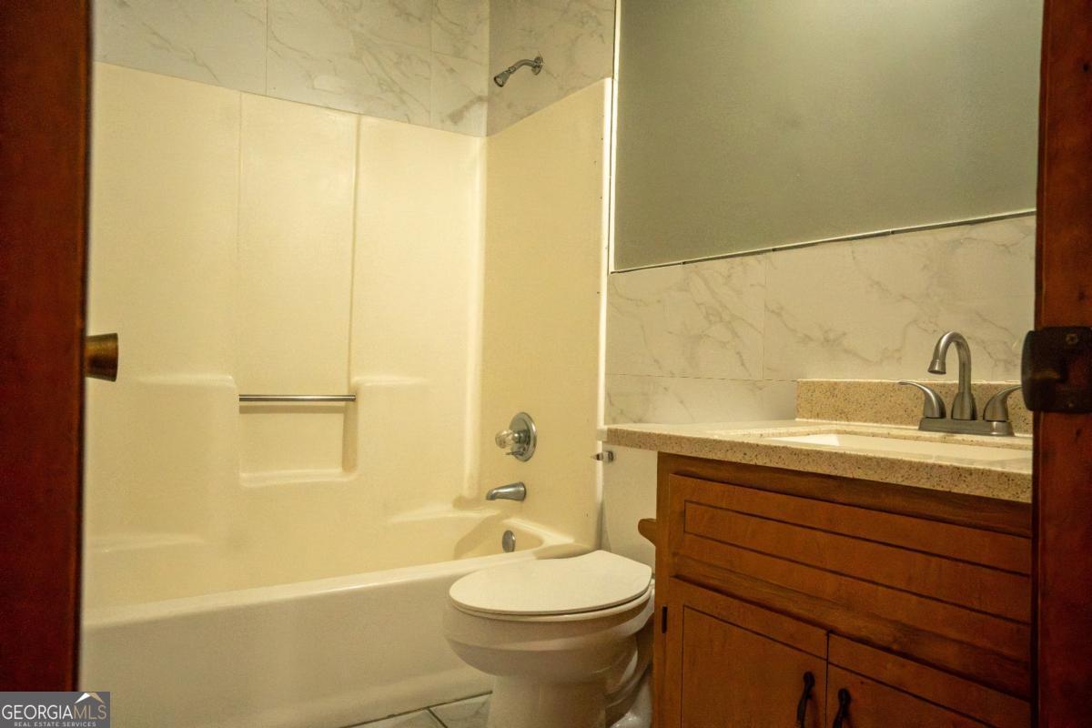 381 Windsor Walk SE
