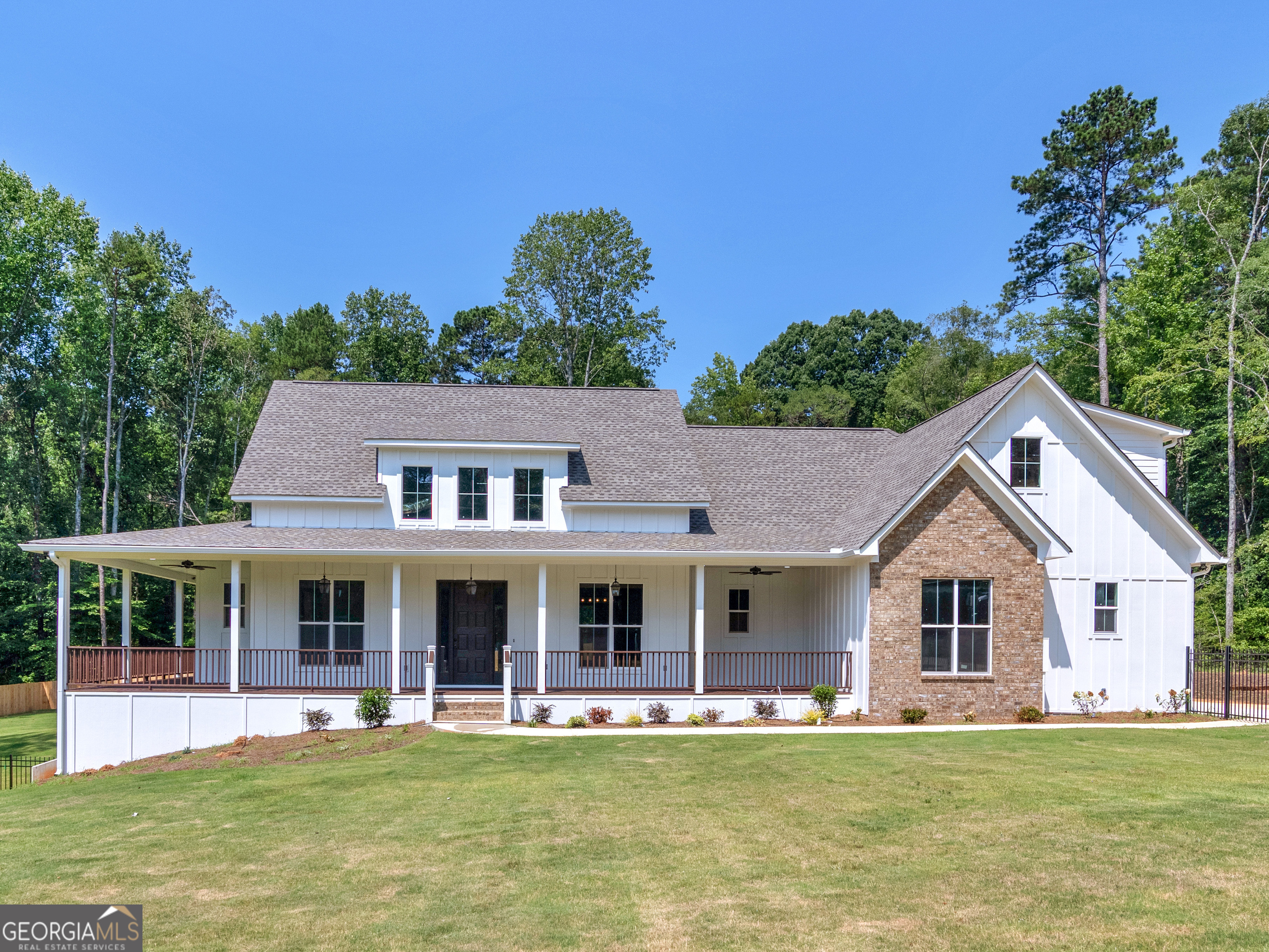 1019 Oakridge Drive