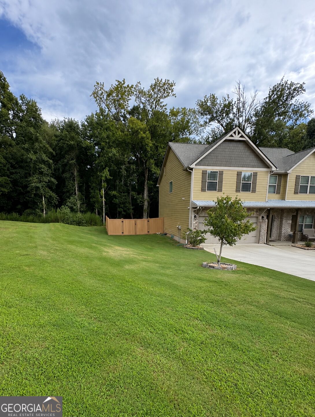 896 Crescent Lane
