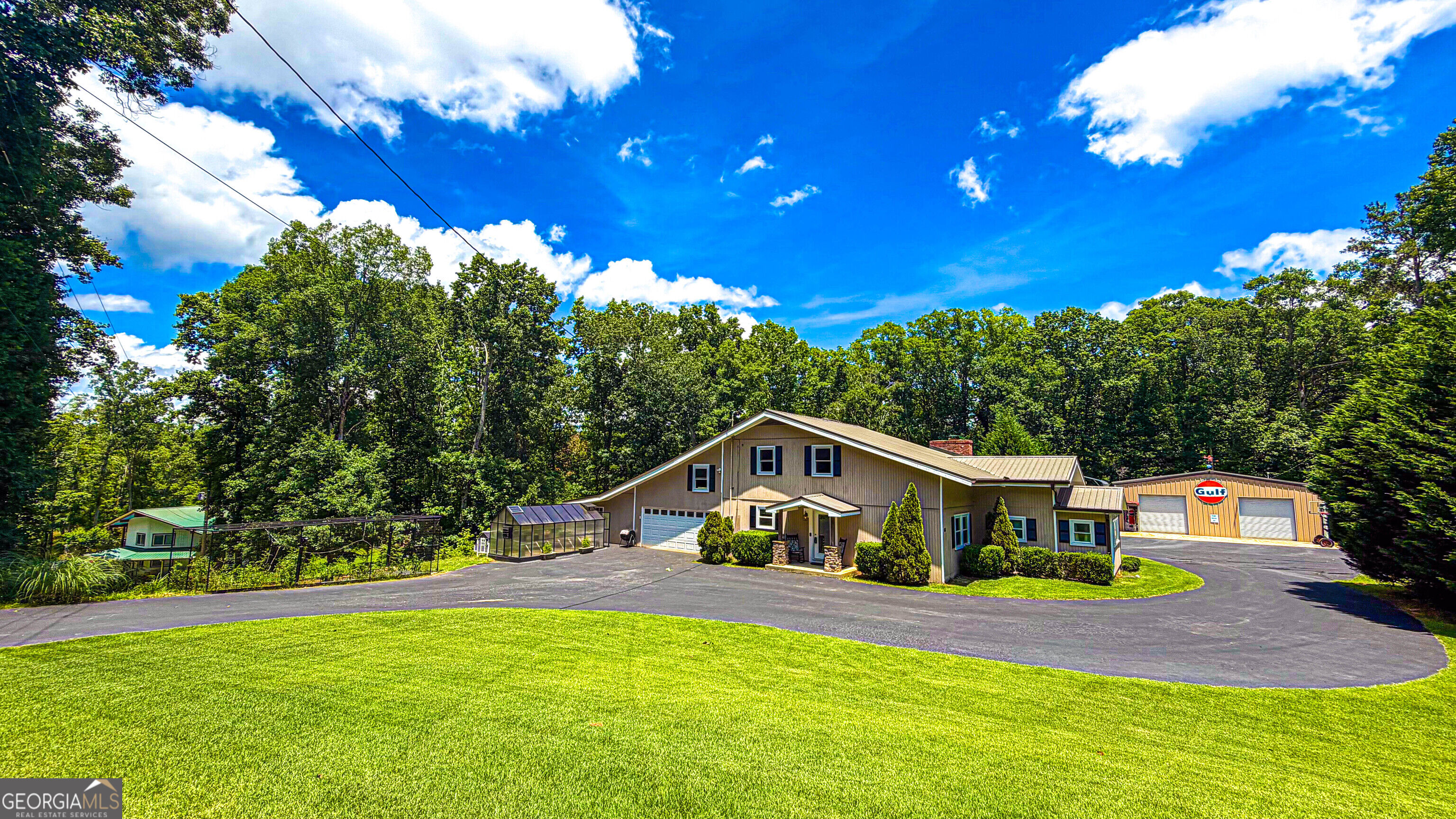 11 Edgewater Court