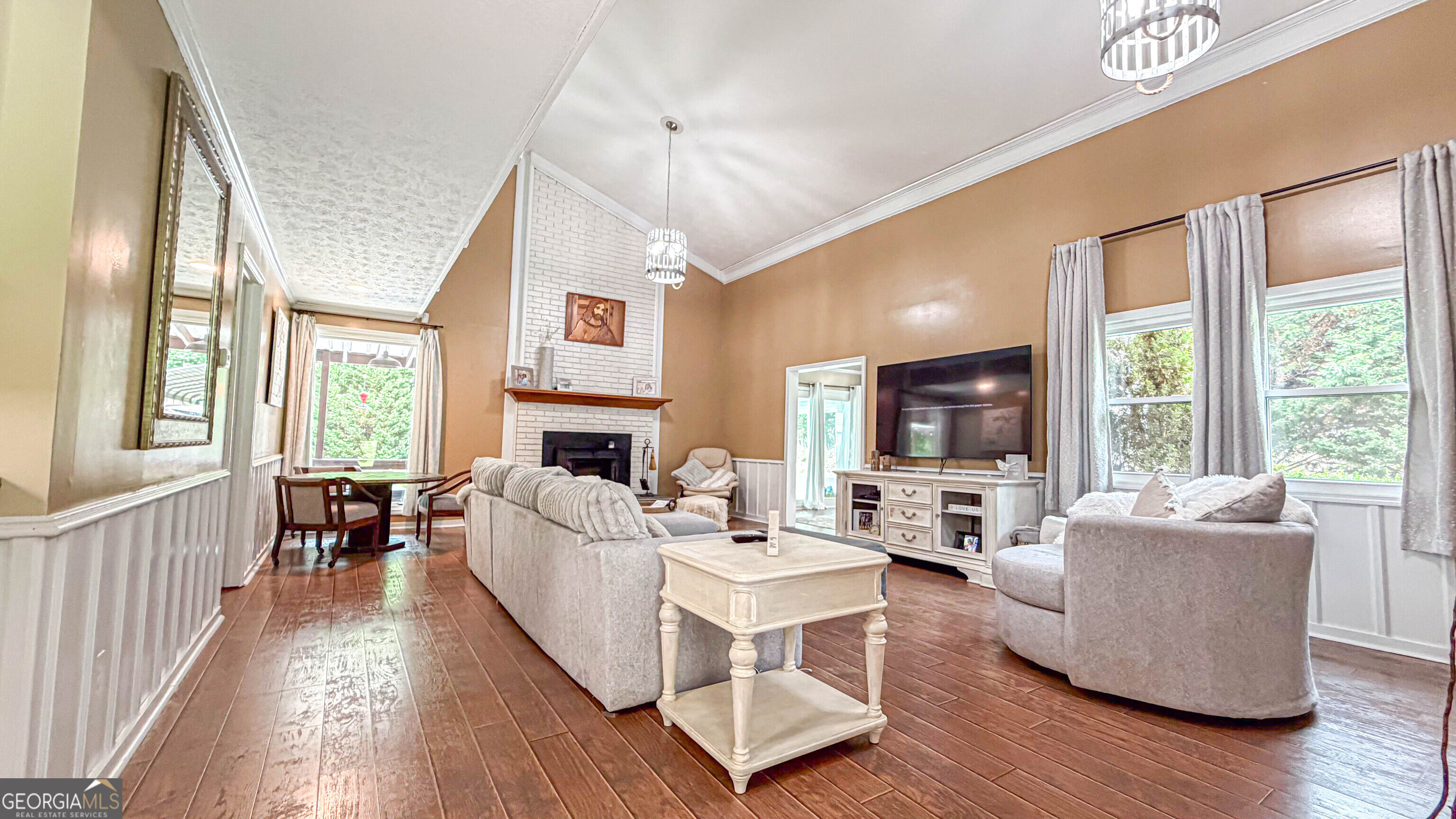 11 Edgewater Court