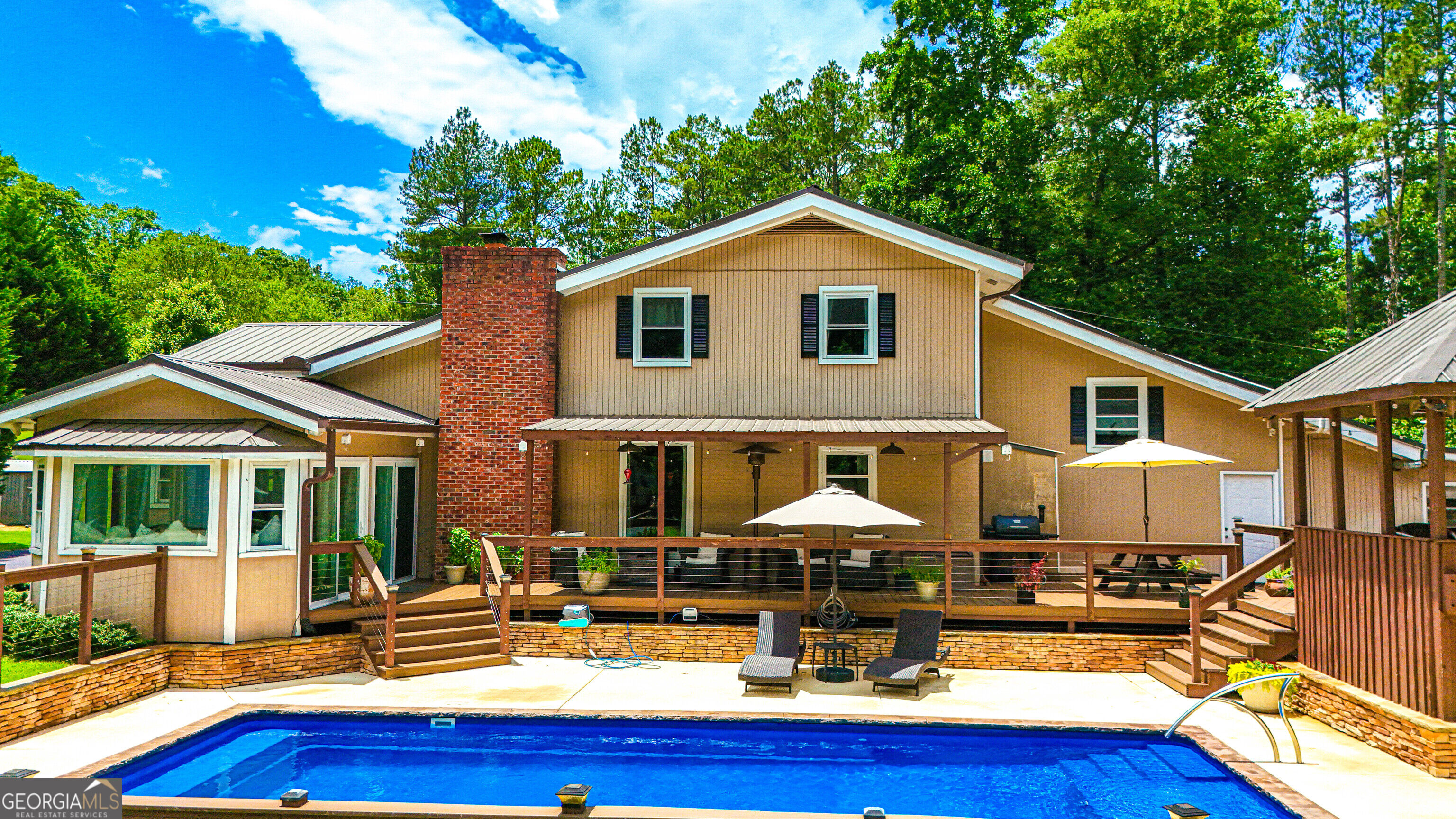 11 Edgewater Court