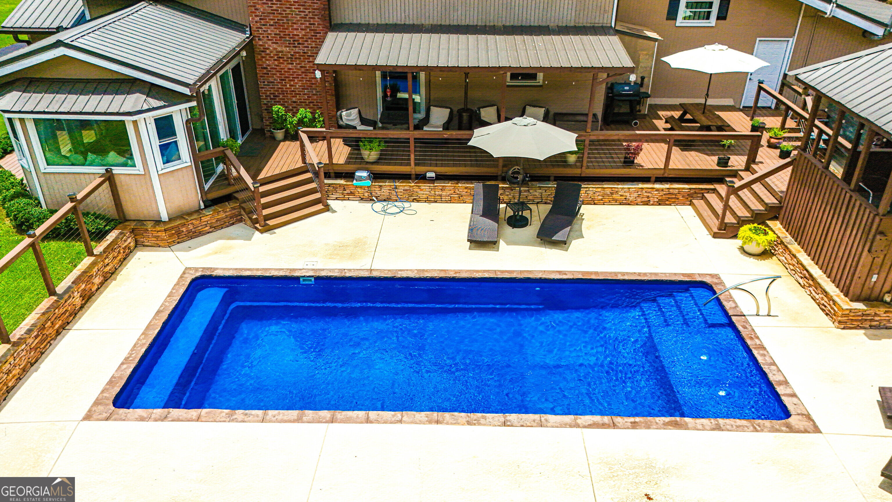 11 Edgewater Court