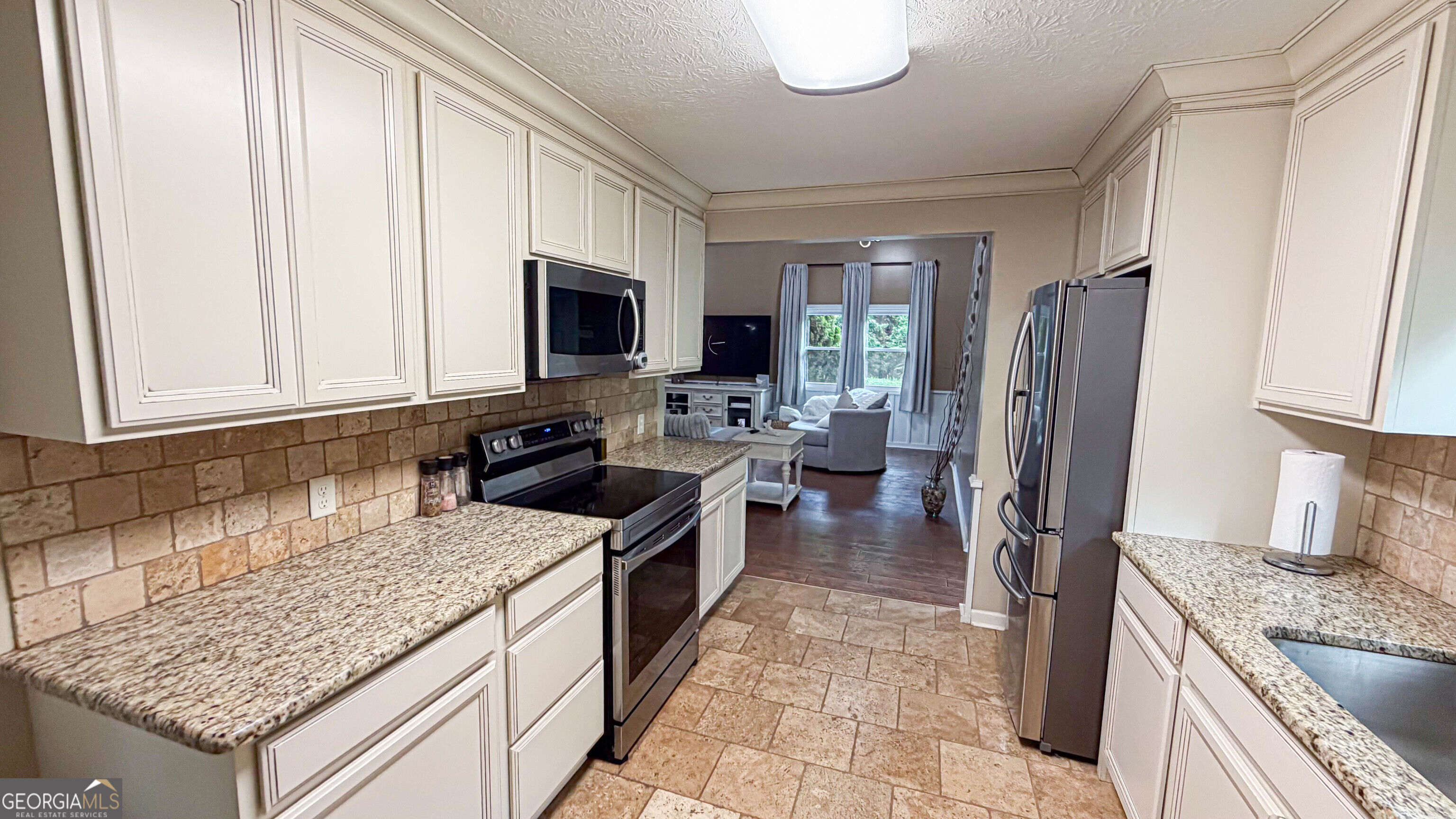 11 Edgewater Court