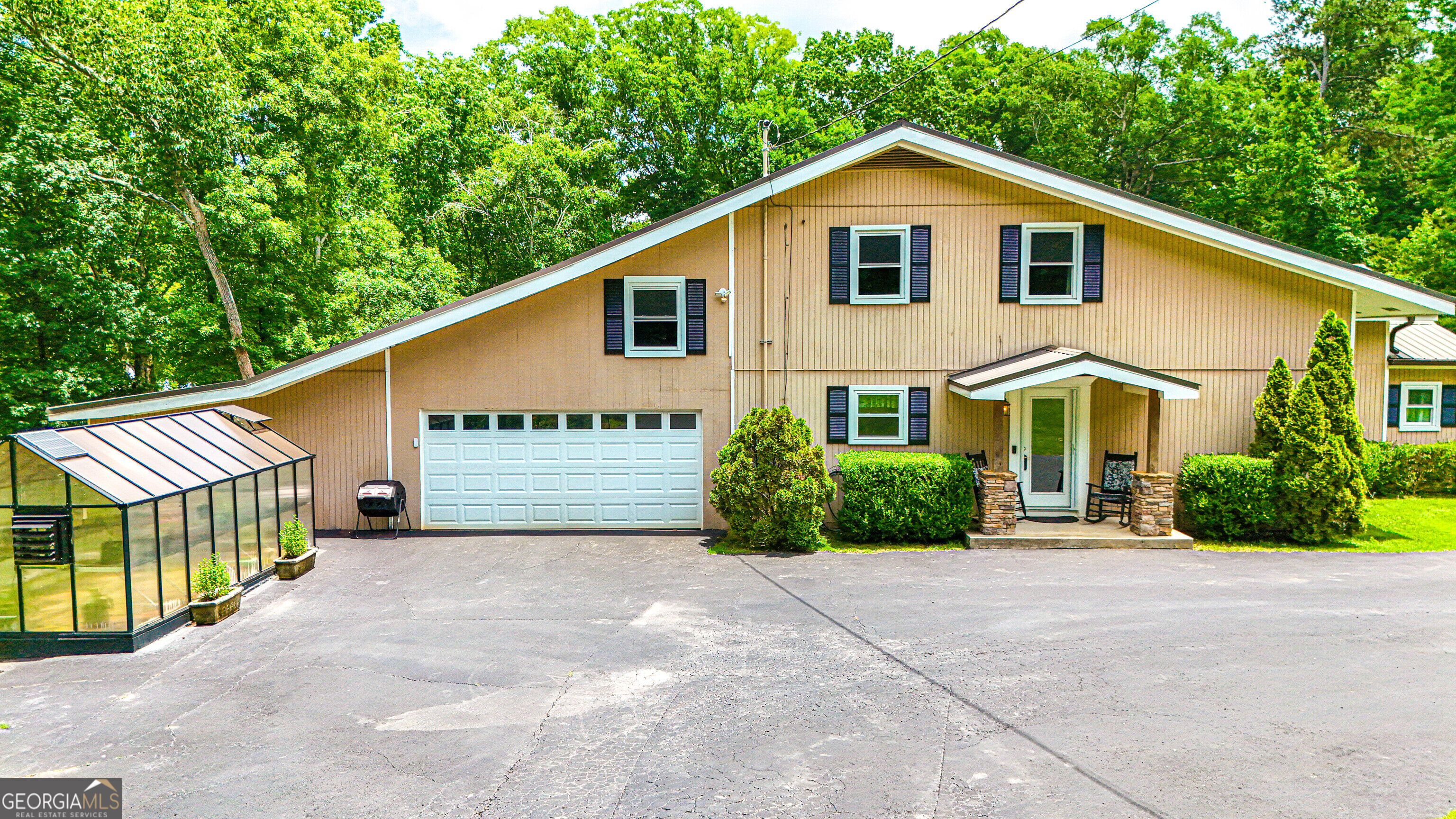 11 Edgewater Court