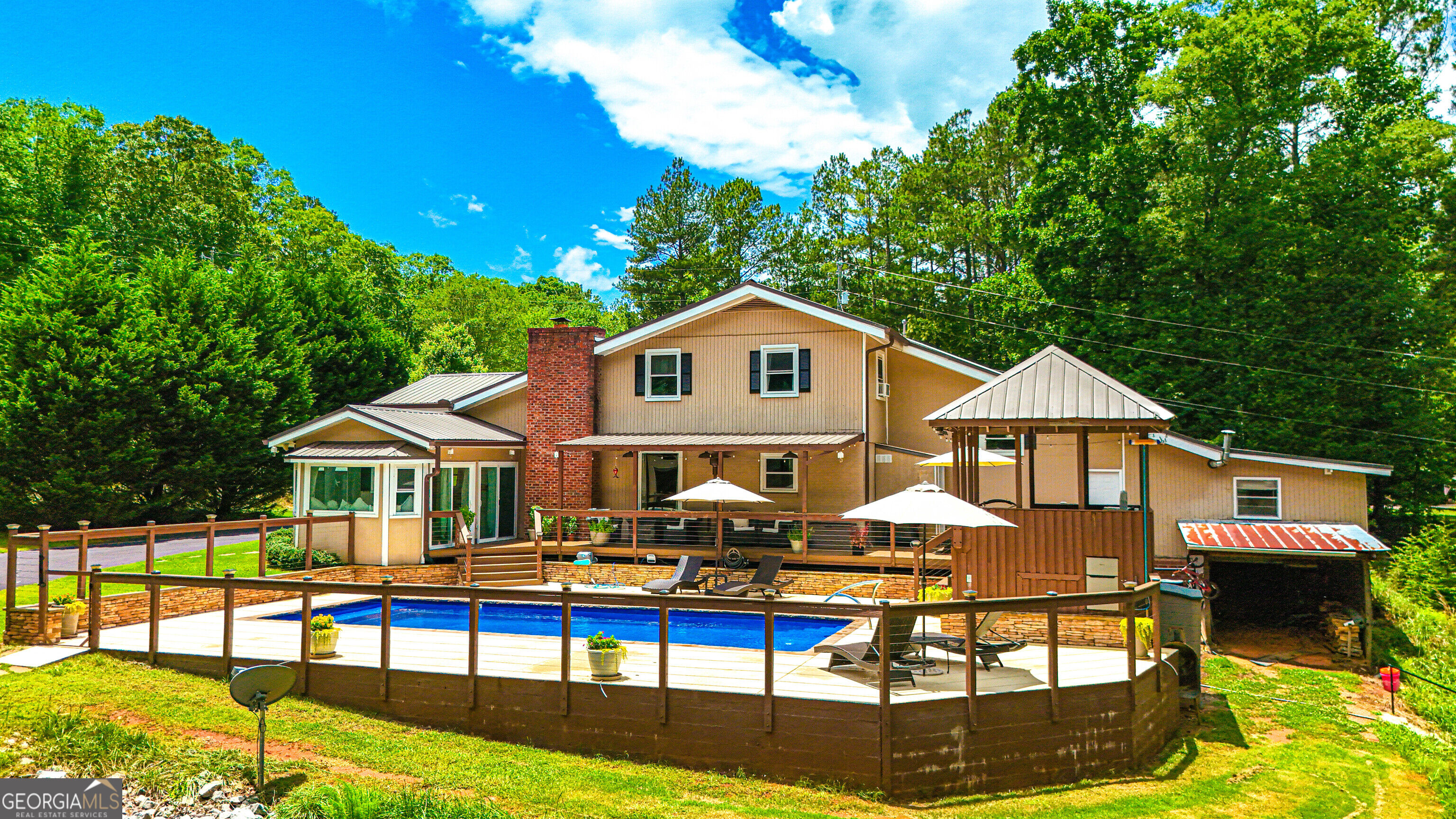 11 Edgewater Court