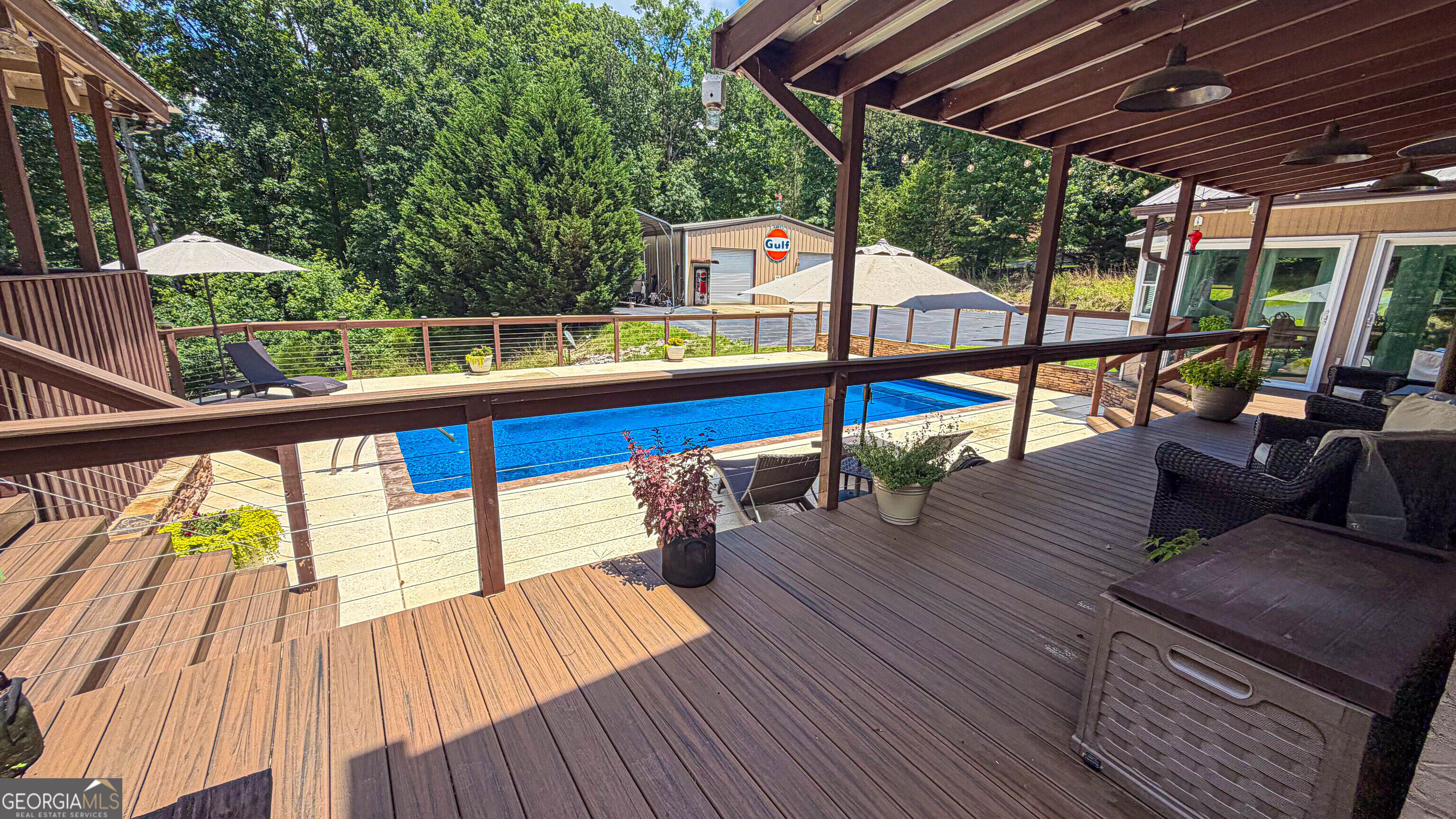 11 Edgewater Court