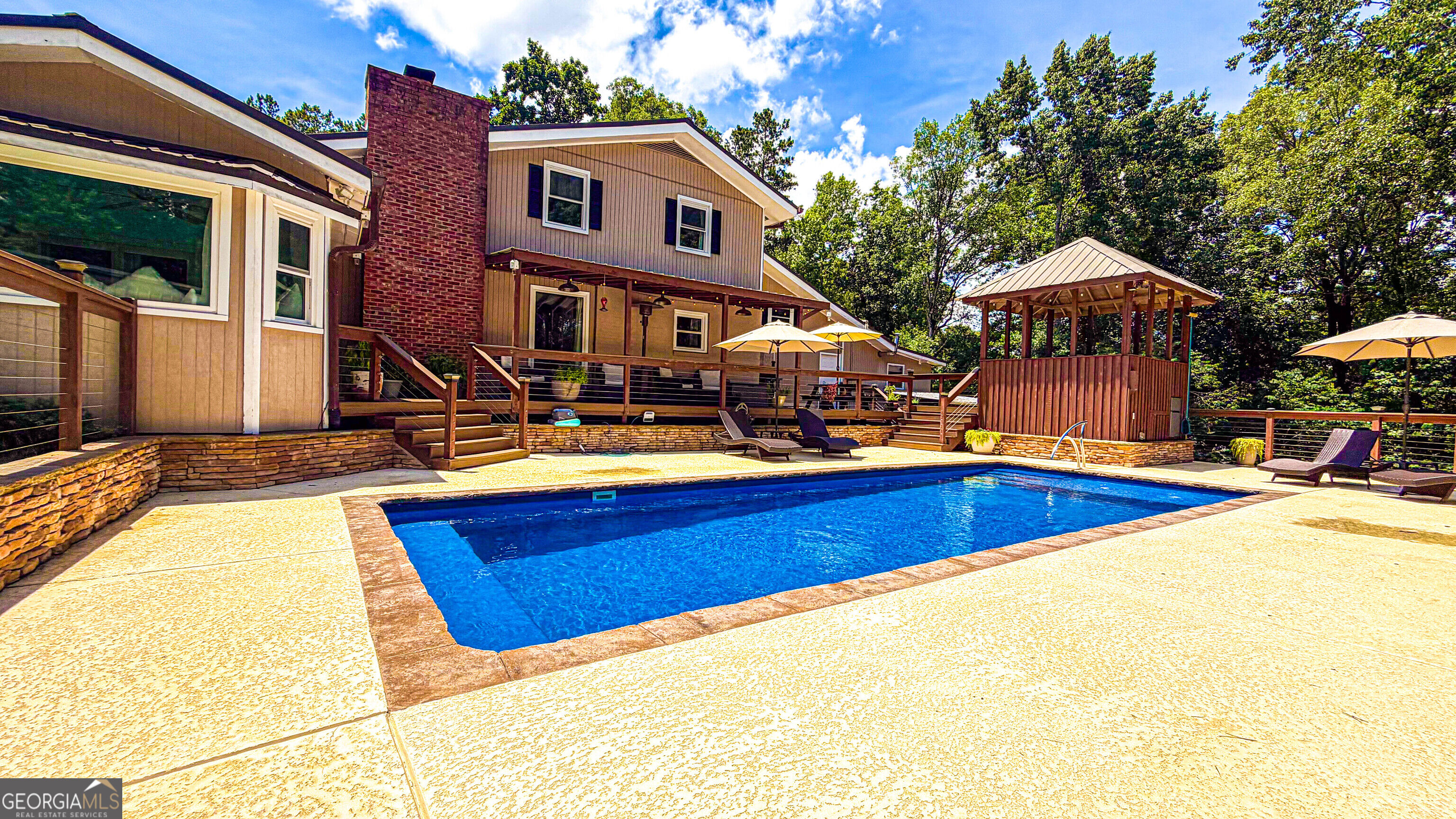 11 Edgewater Court