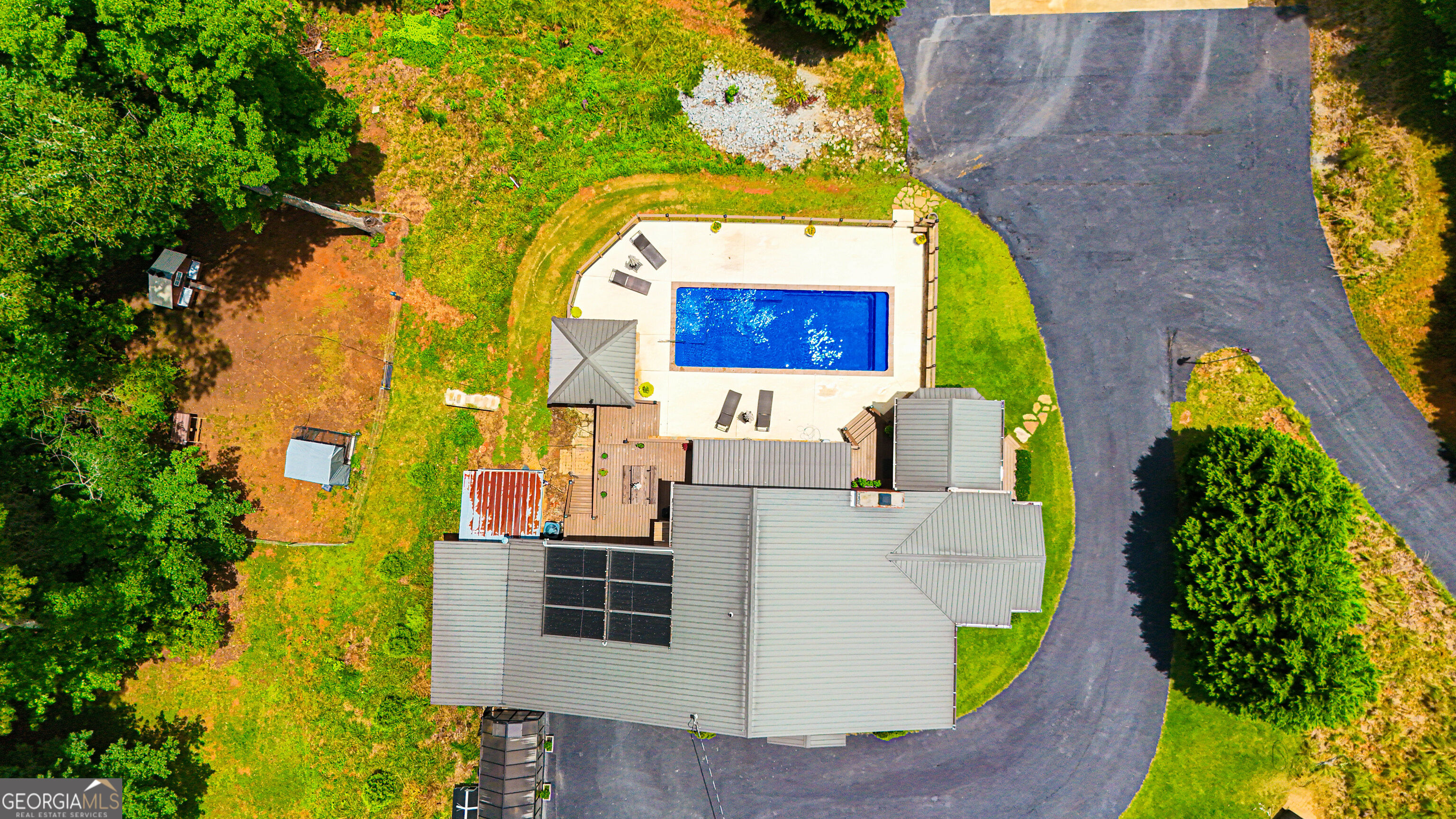 11 Edgewater Court