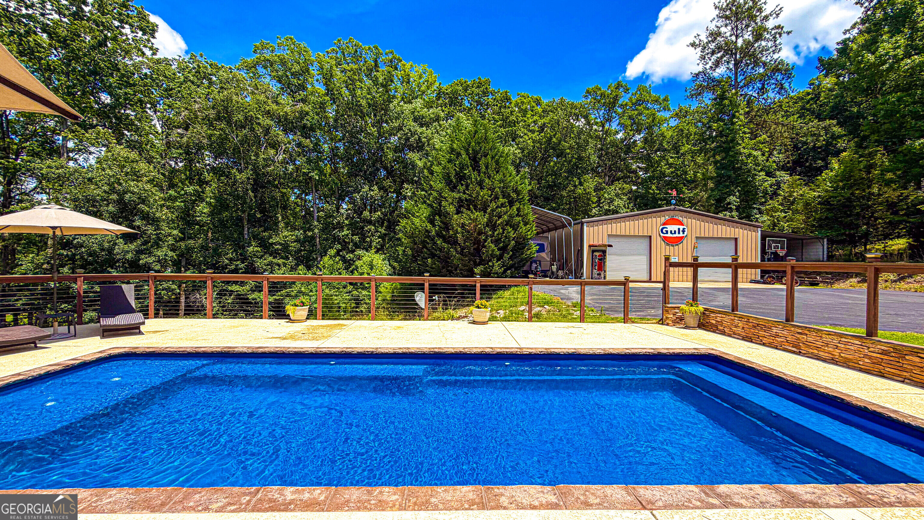 11 Edgewater Court