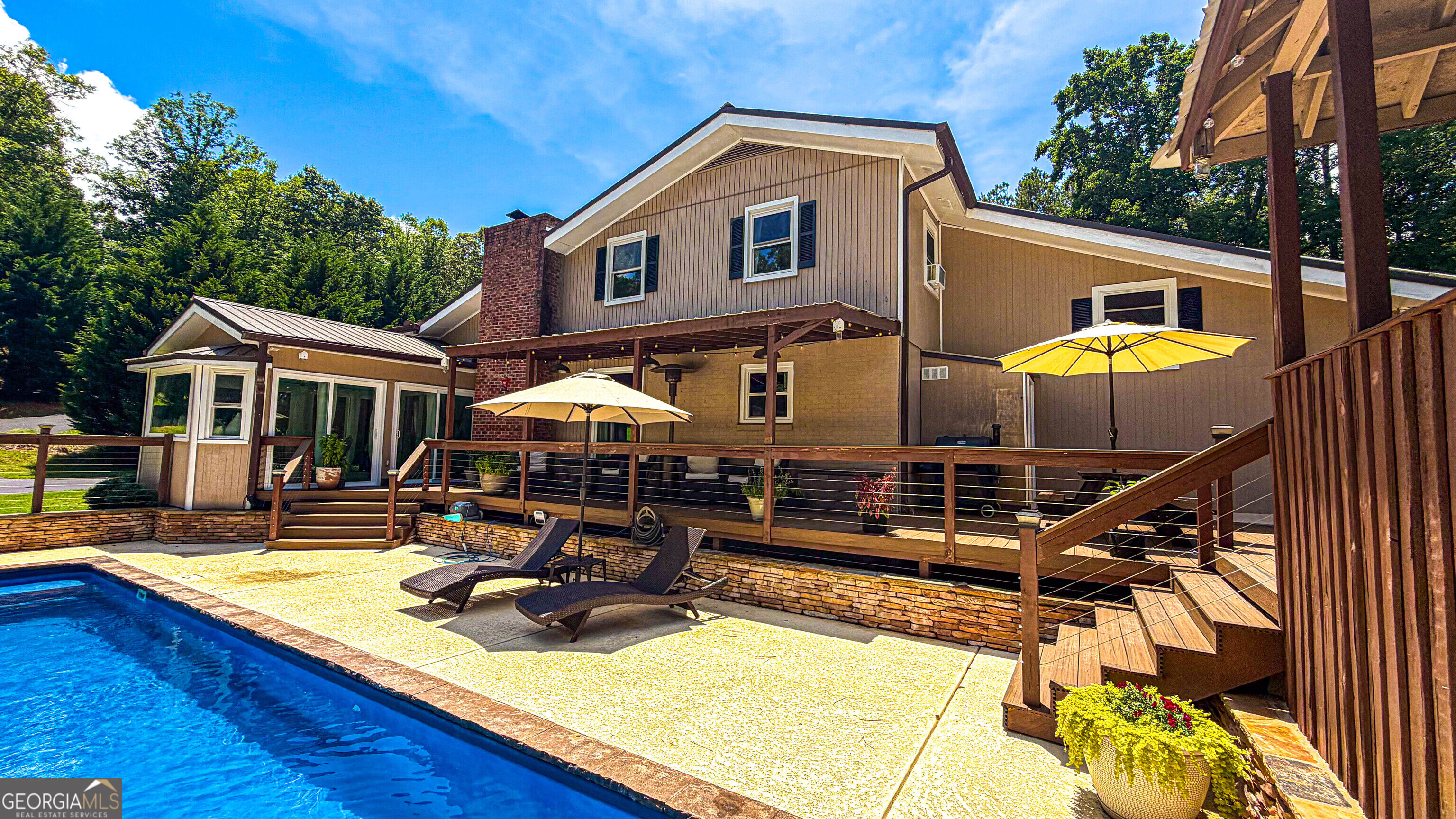 11 Edgewater Court