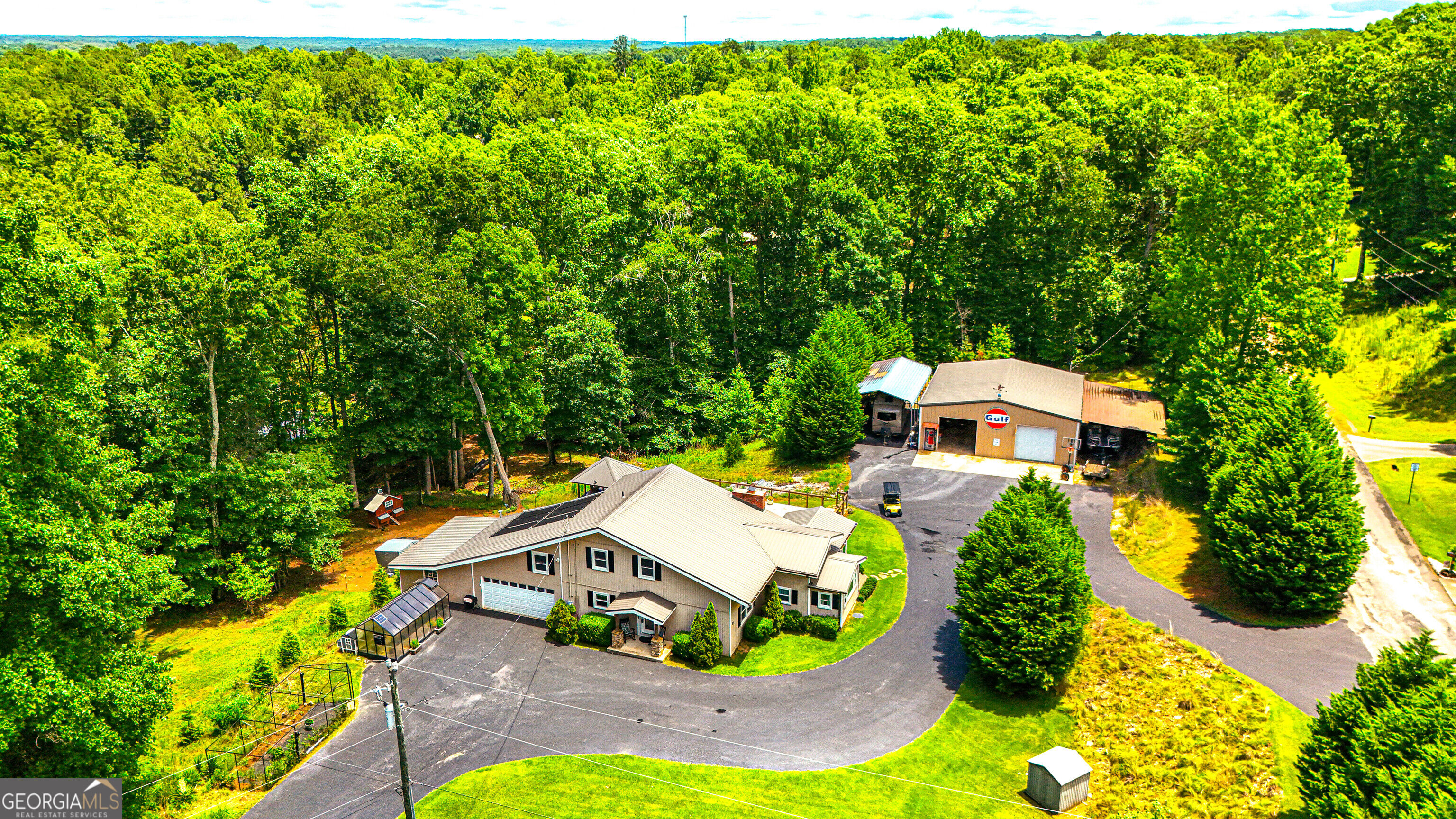 11 Edgewater Court