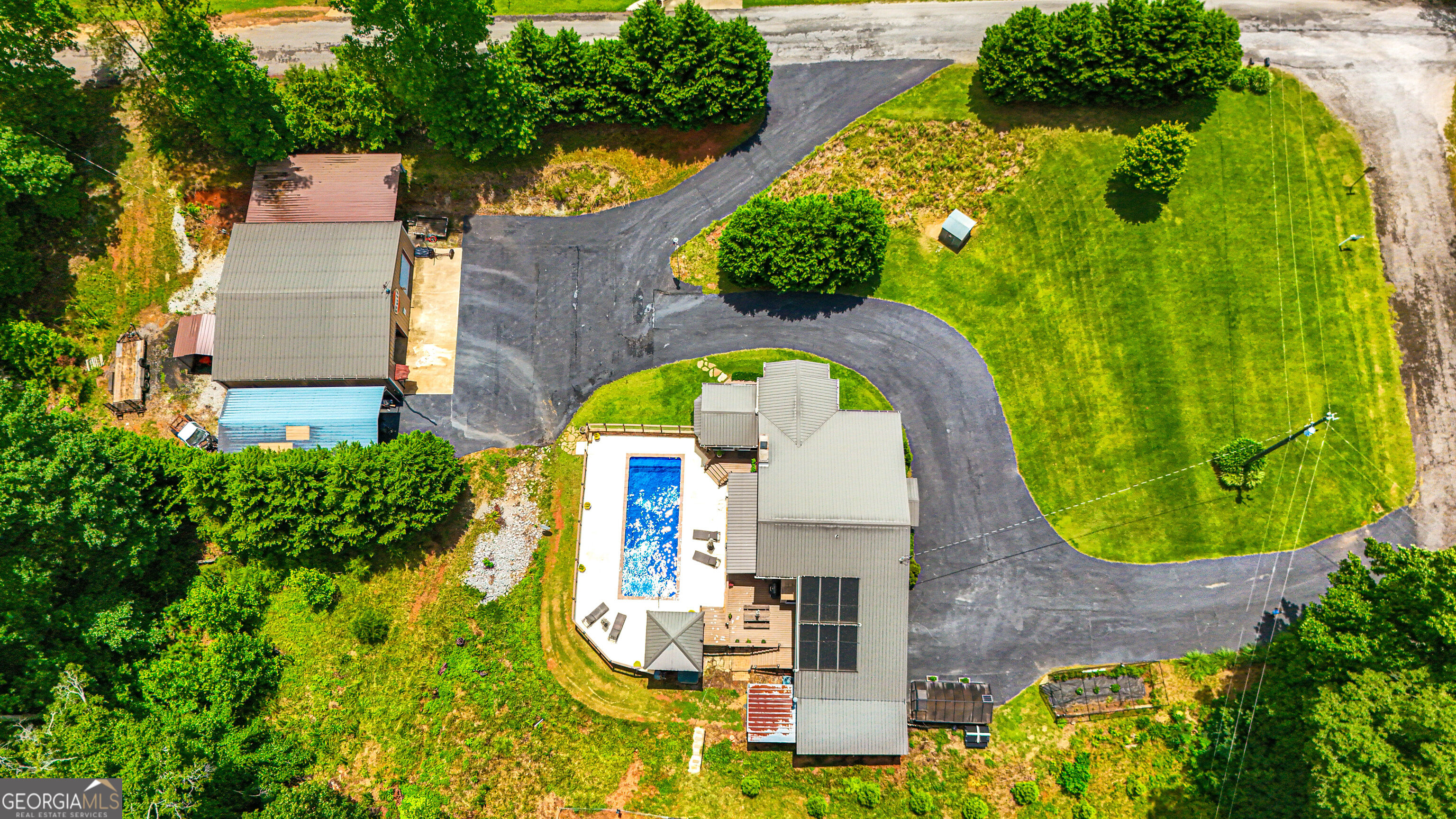 11 Edgewater Court