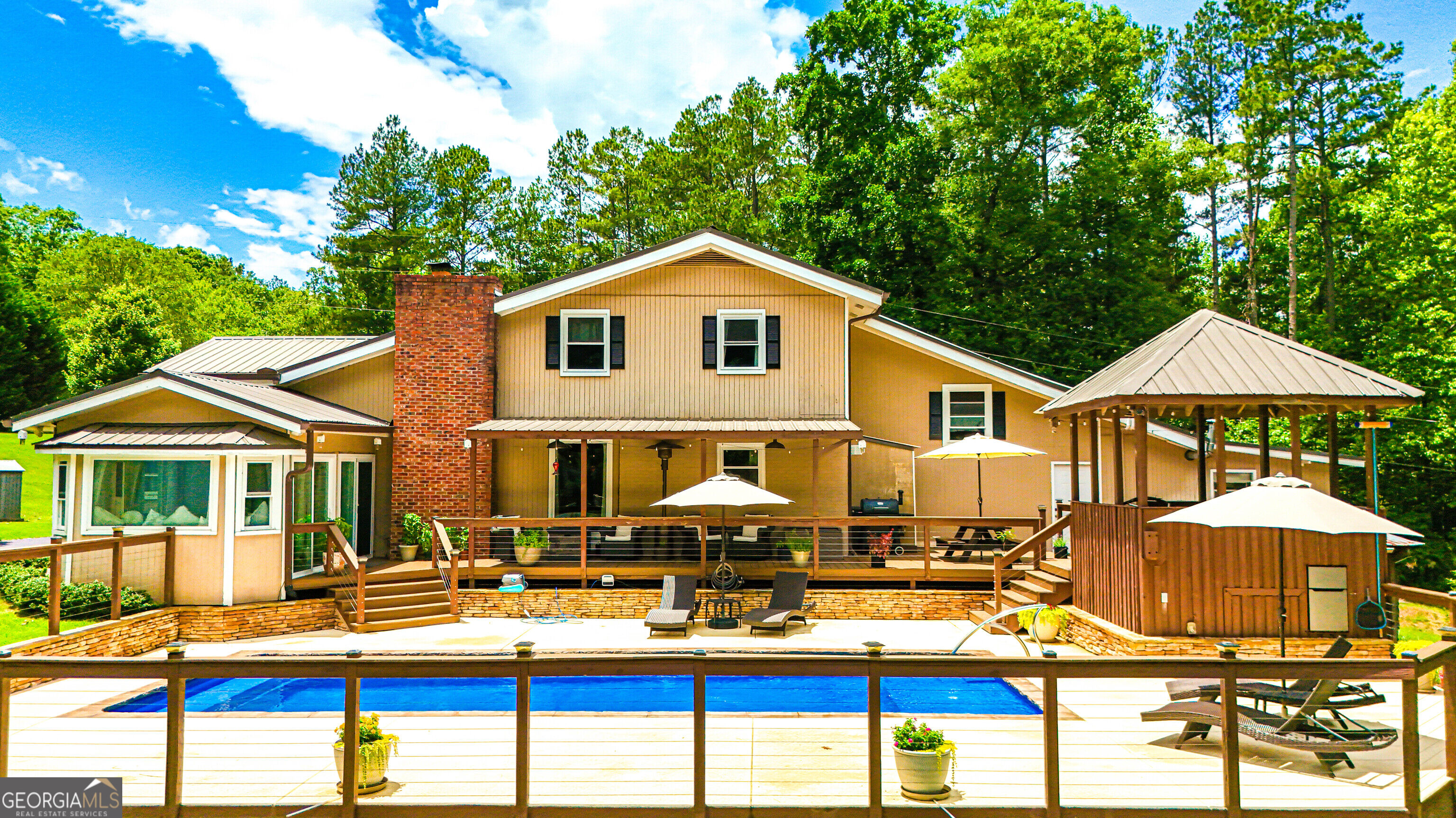 11 Edgewater Court
