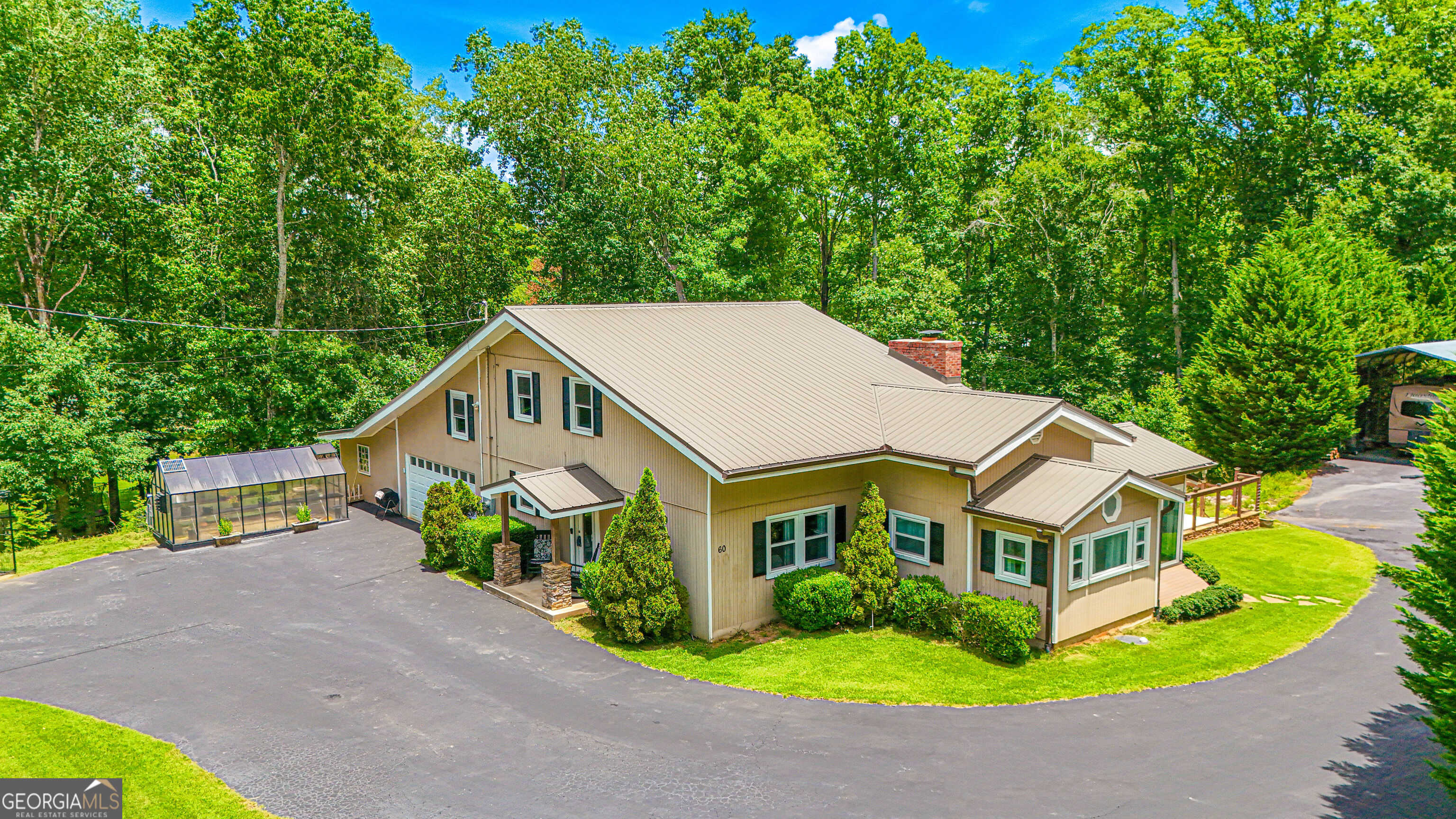 11 Edgewater Court