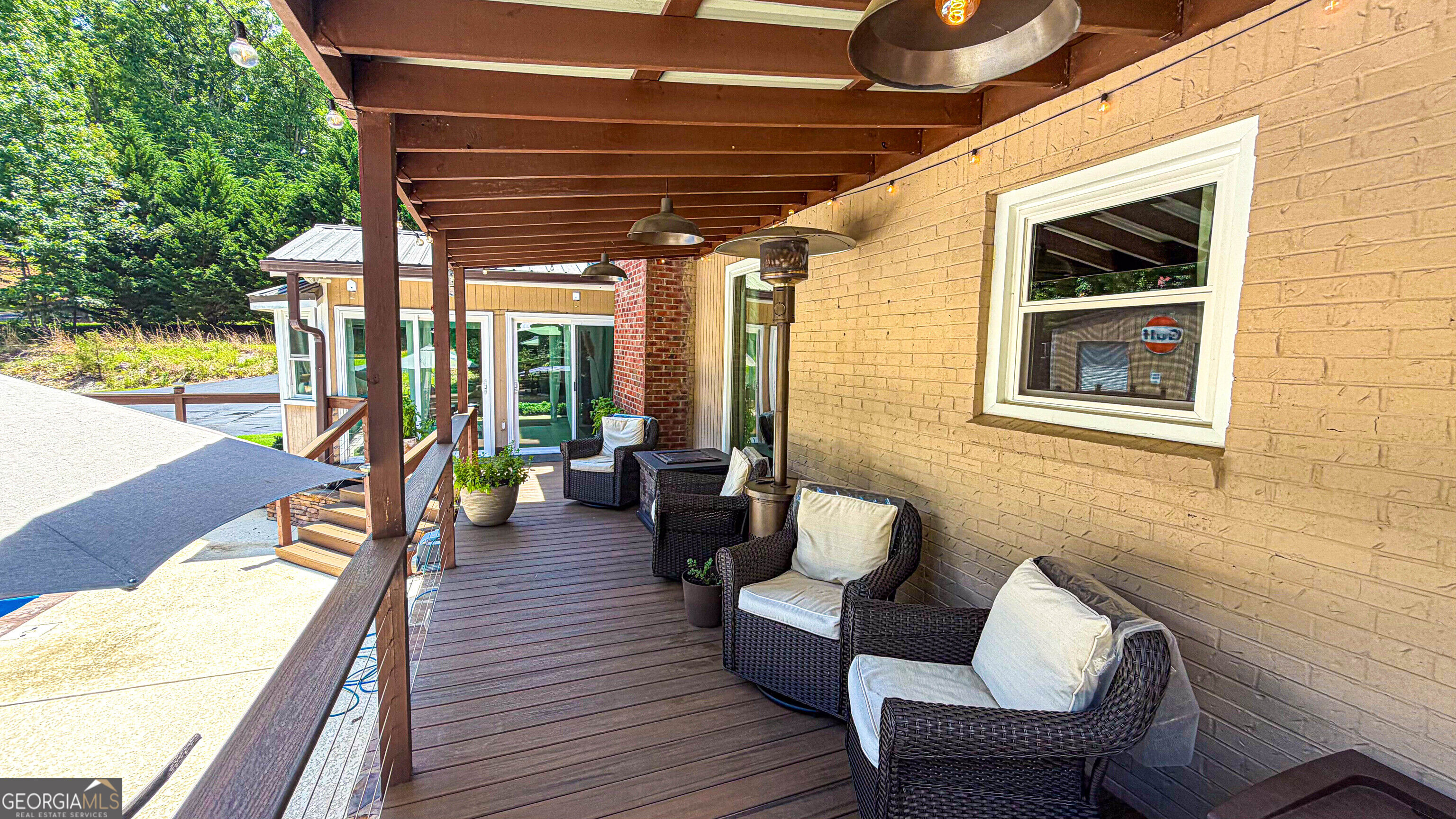 11 Edgewater Court