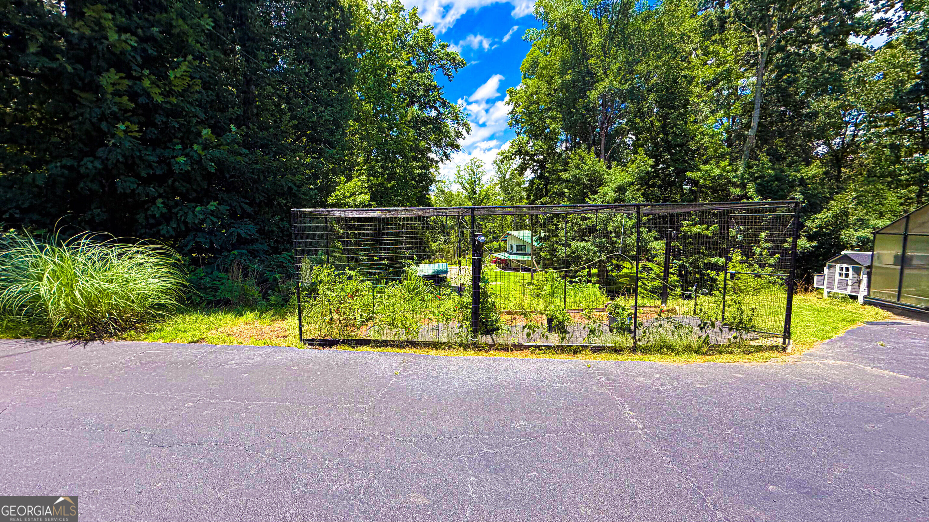 11 Edgewater Court
