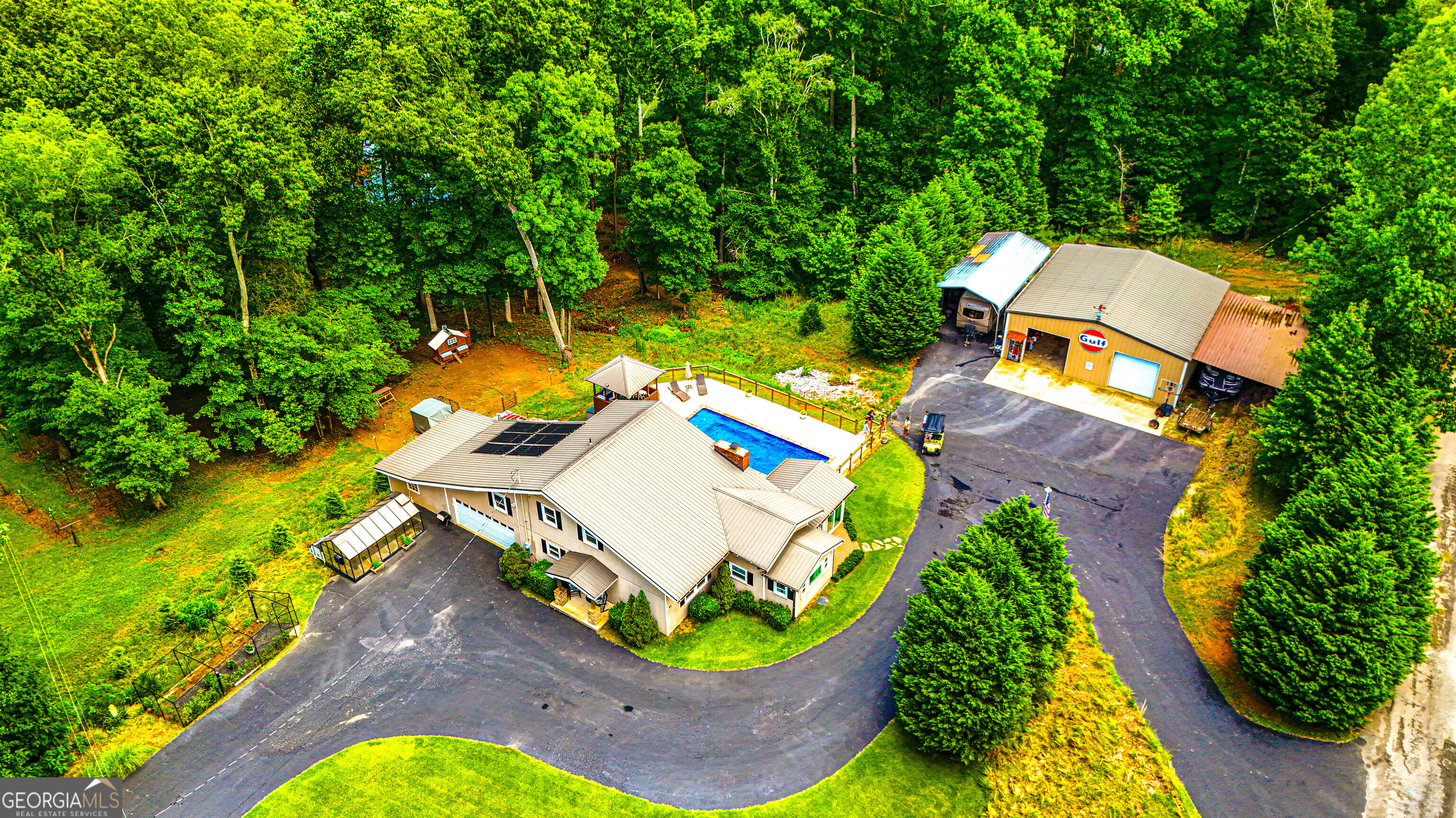 11 Edgewater Court