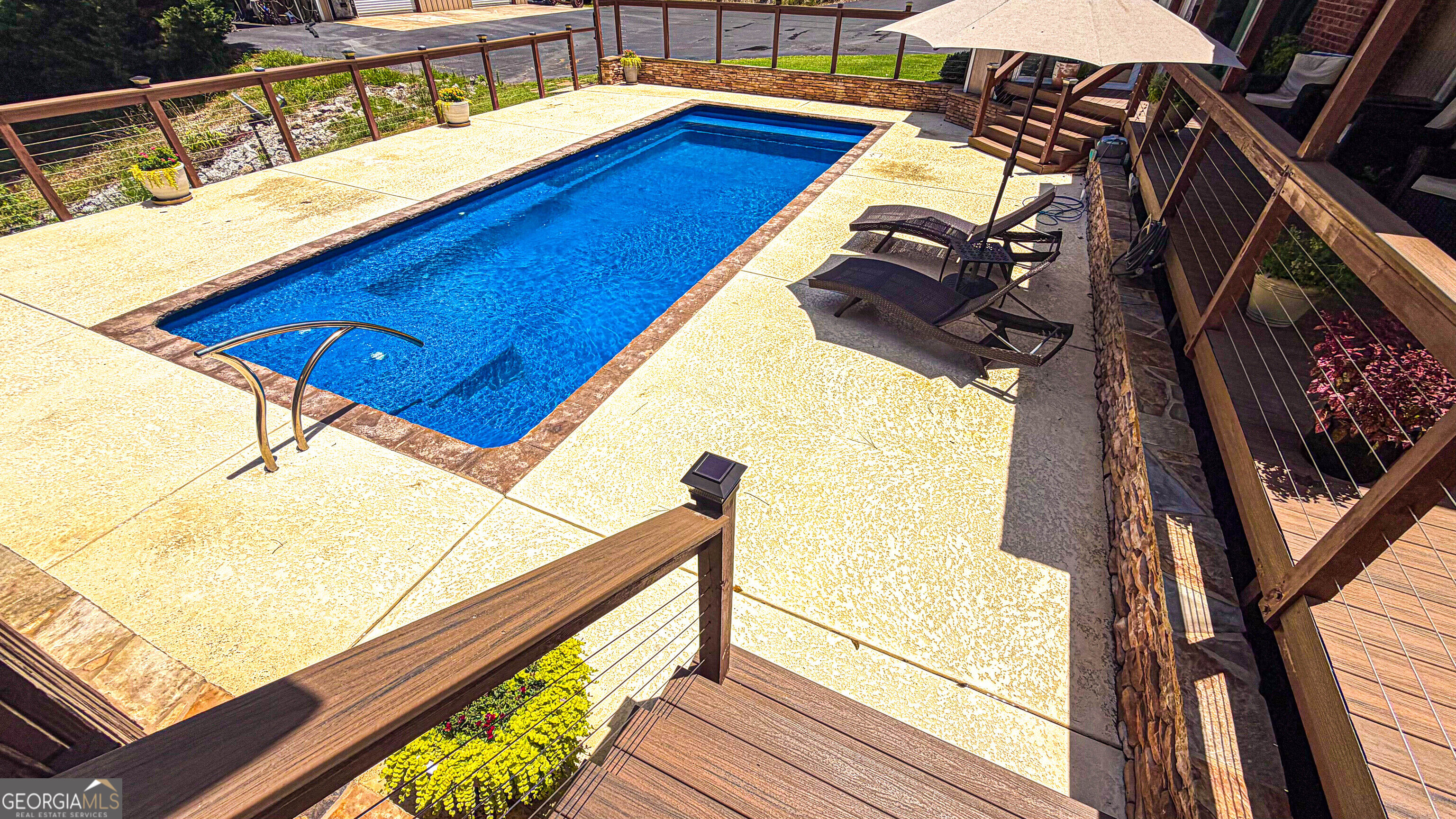 11 Edgewater Court