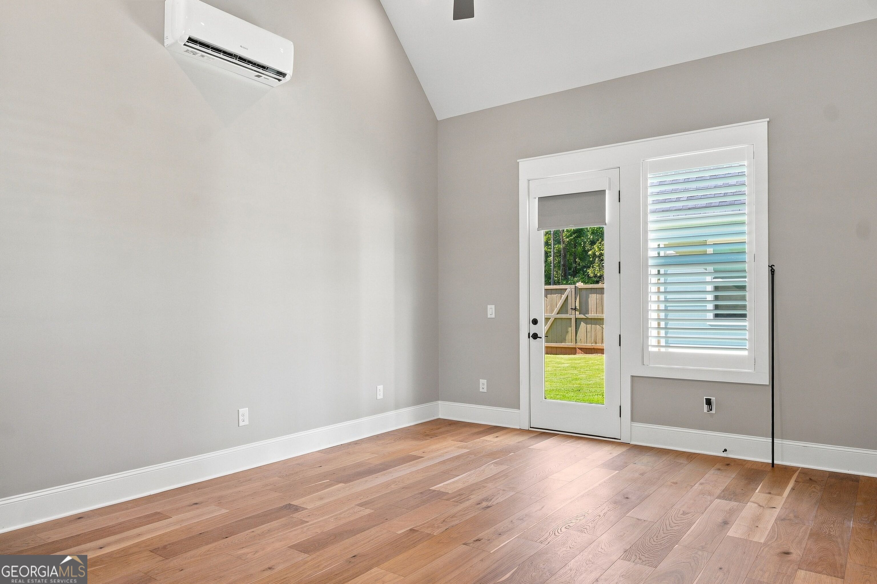 806 Magnolia Walk