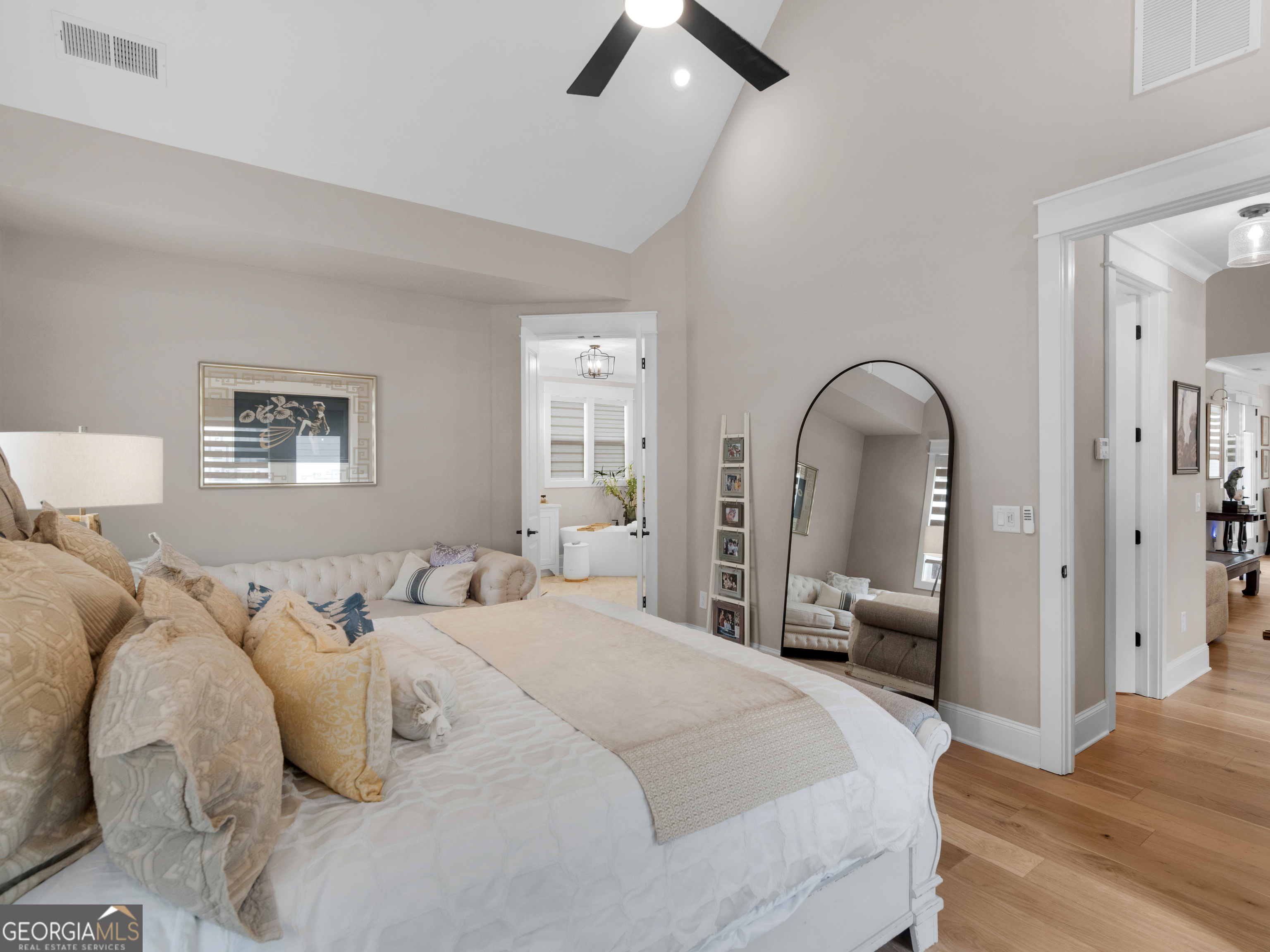 806 Magnolia Walk