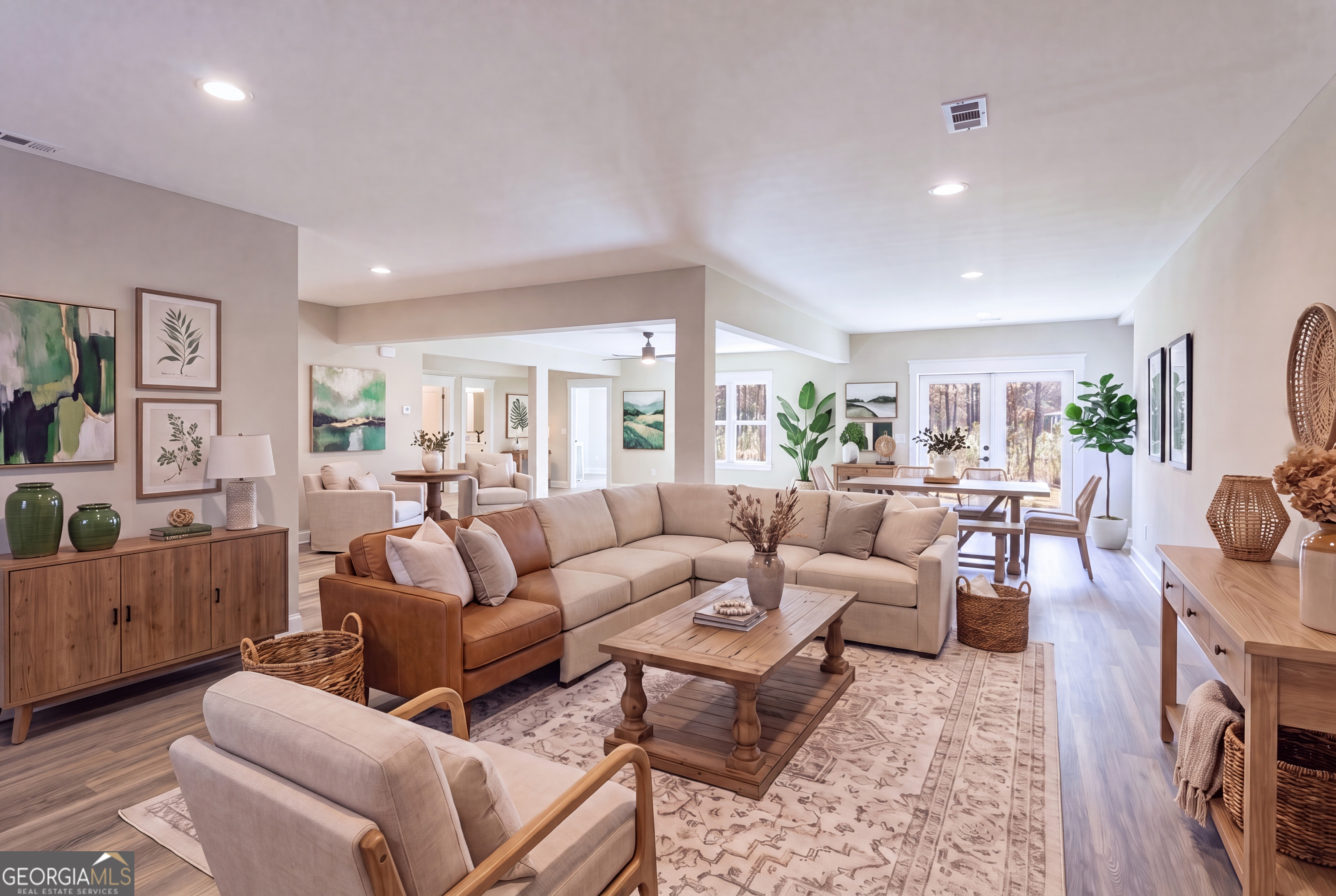 806 Magnolia Walk