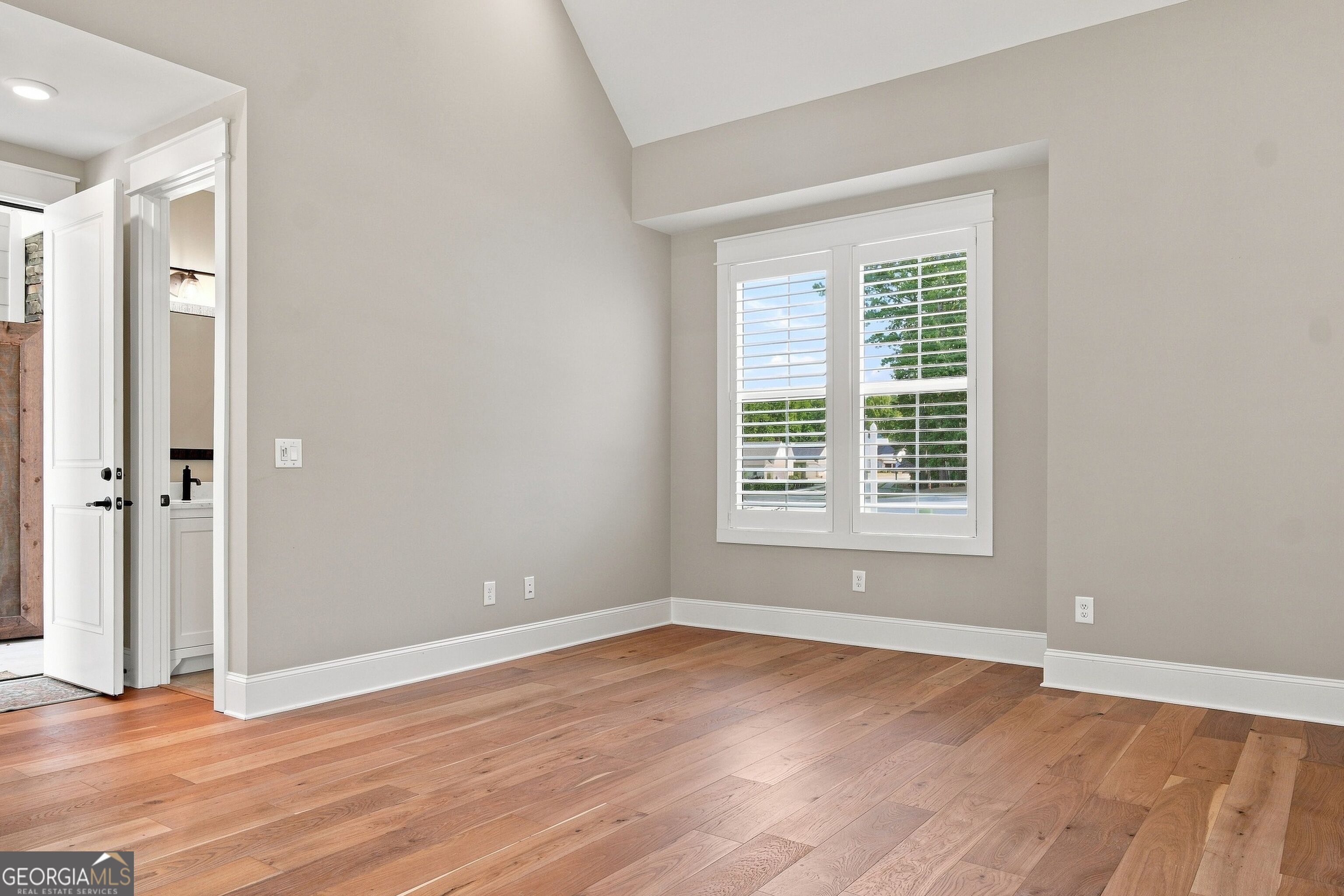 806 Magnolia Walk