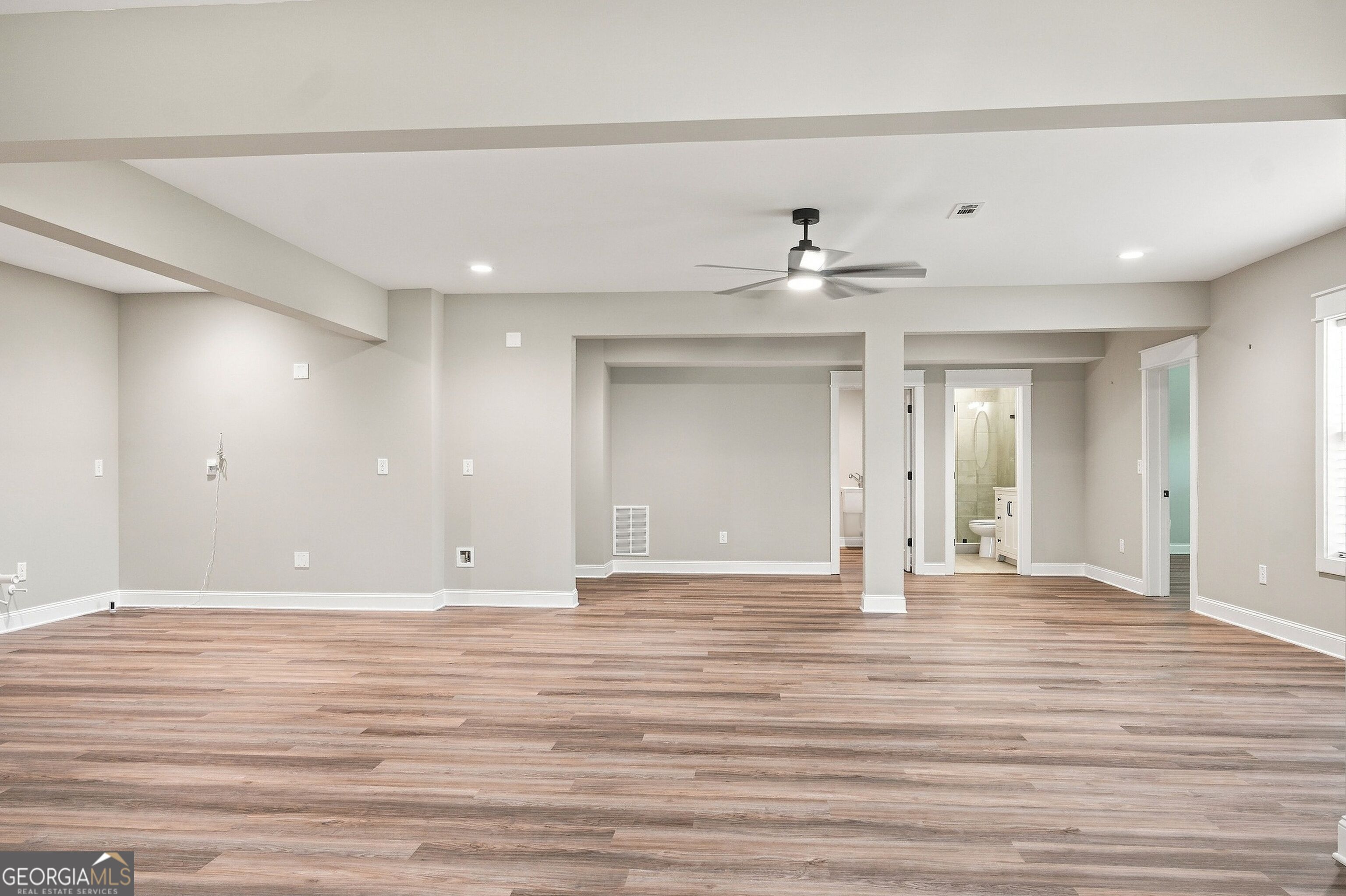 806 Magnolia Walk