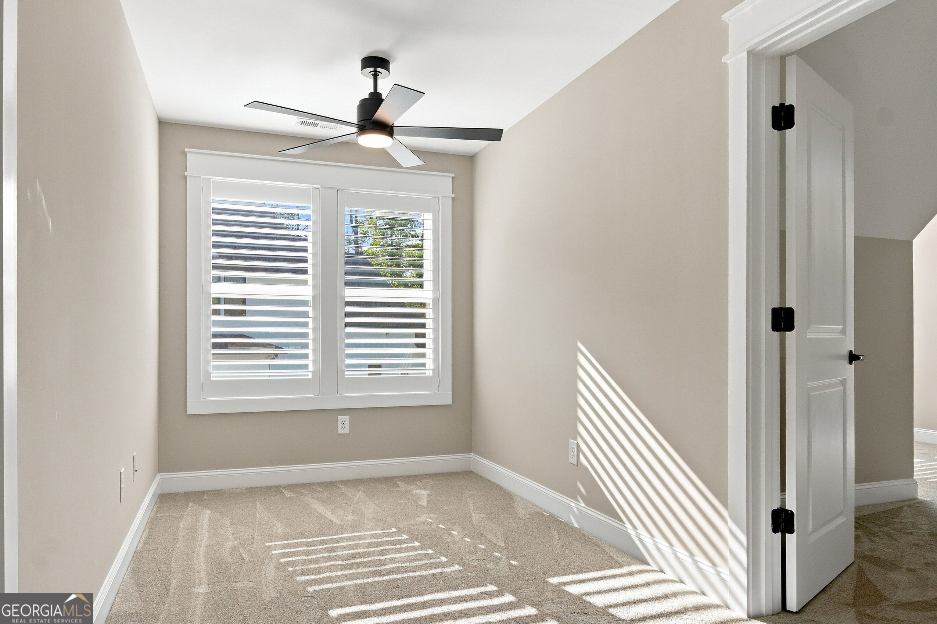 806 Magnolia Walk