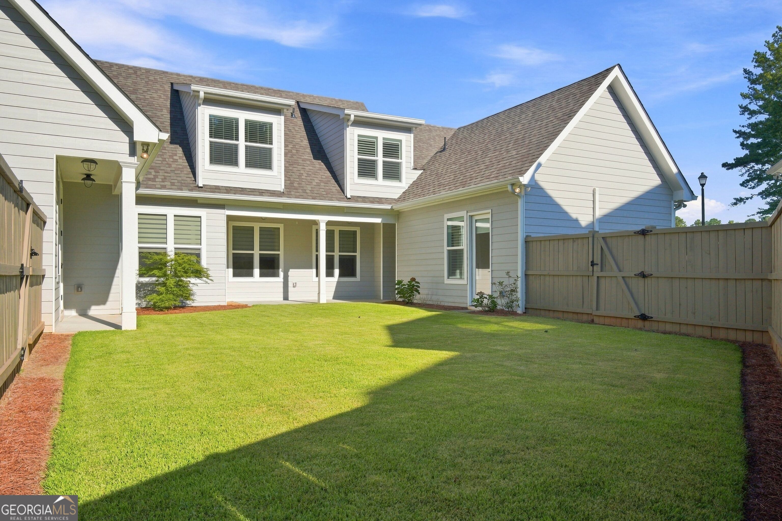 806 Magnolia Walk