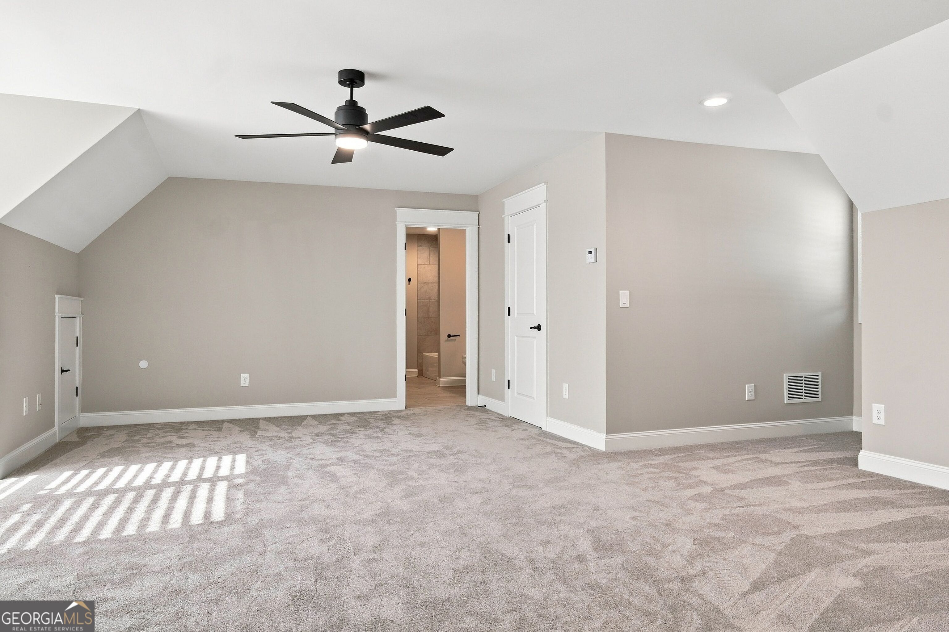 806 Magnolia Walk