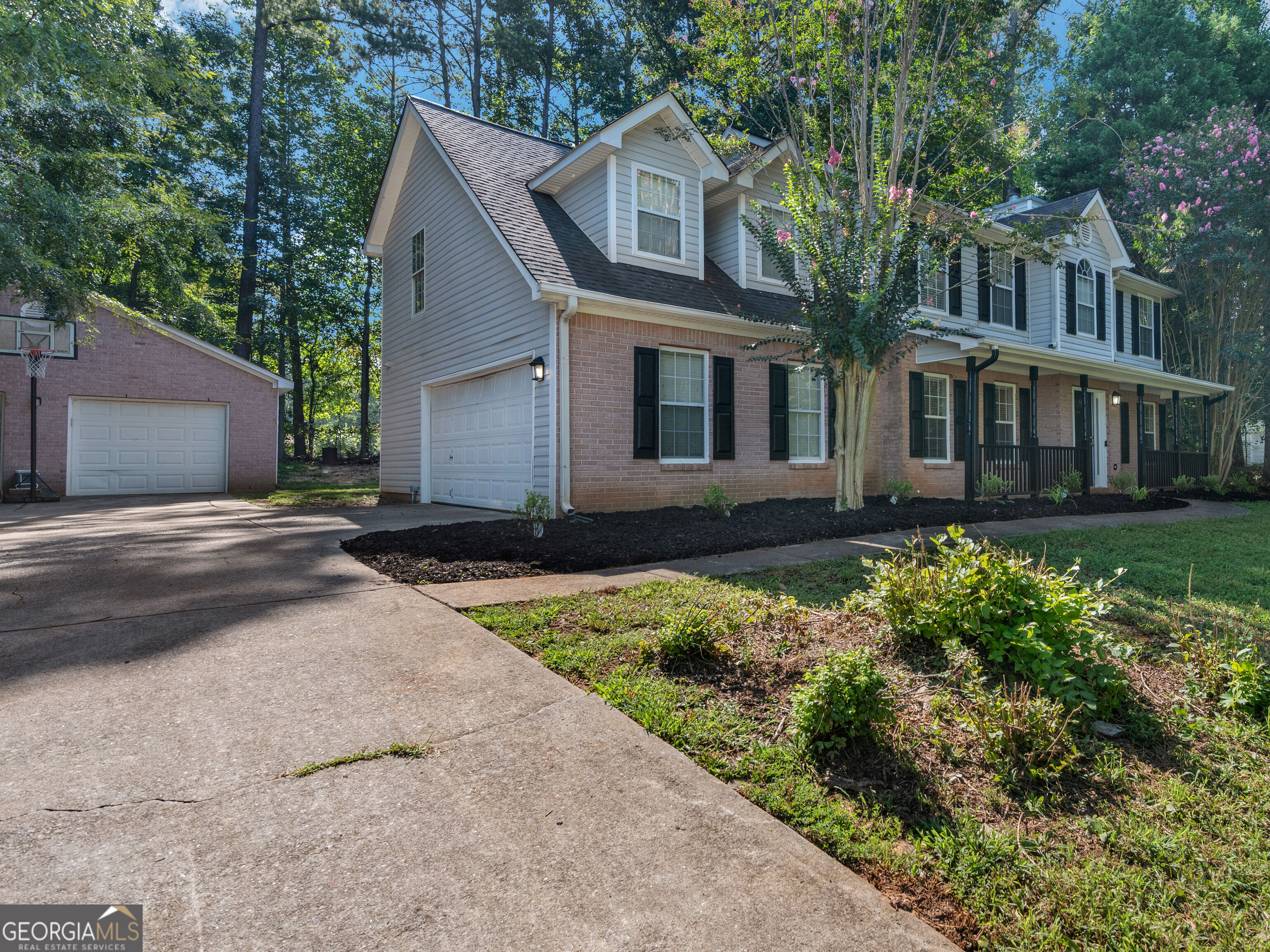 112 Crown Oaks Drive