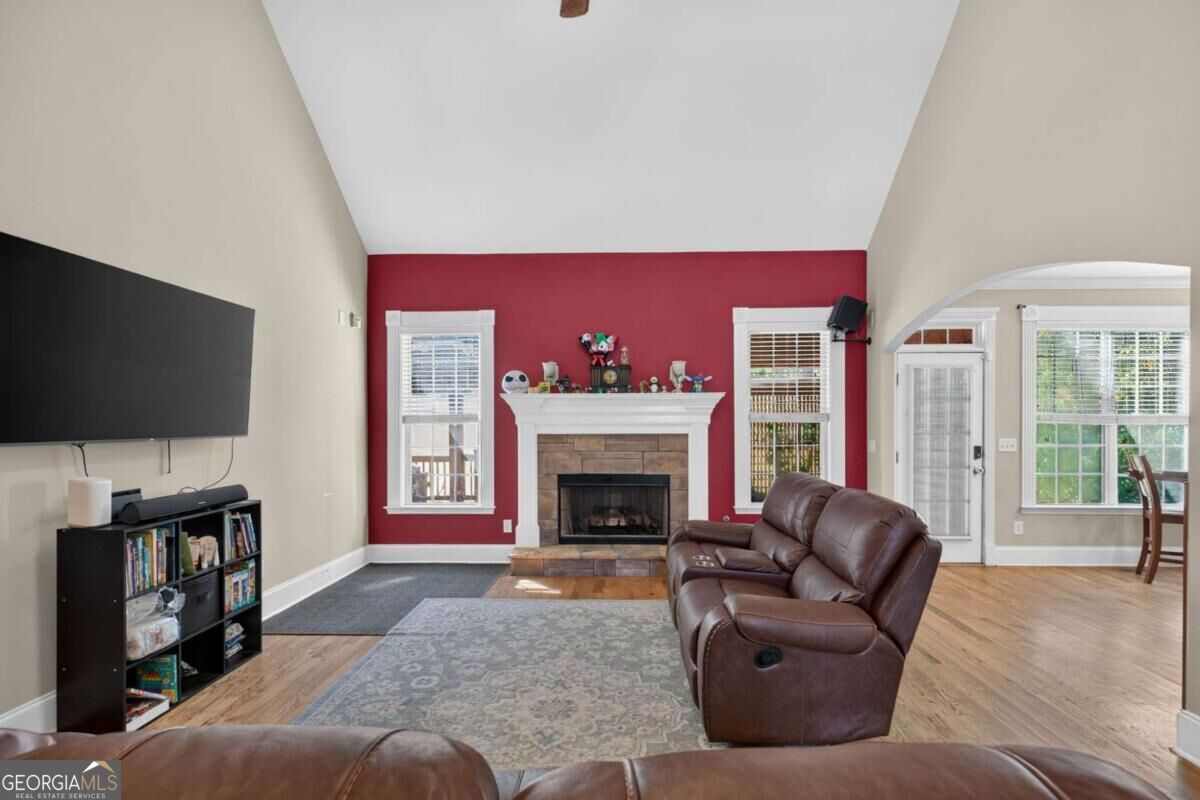 109 W Lake Boulevard