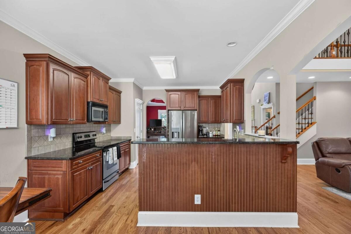 109 W Lake Boulevard