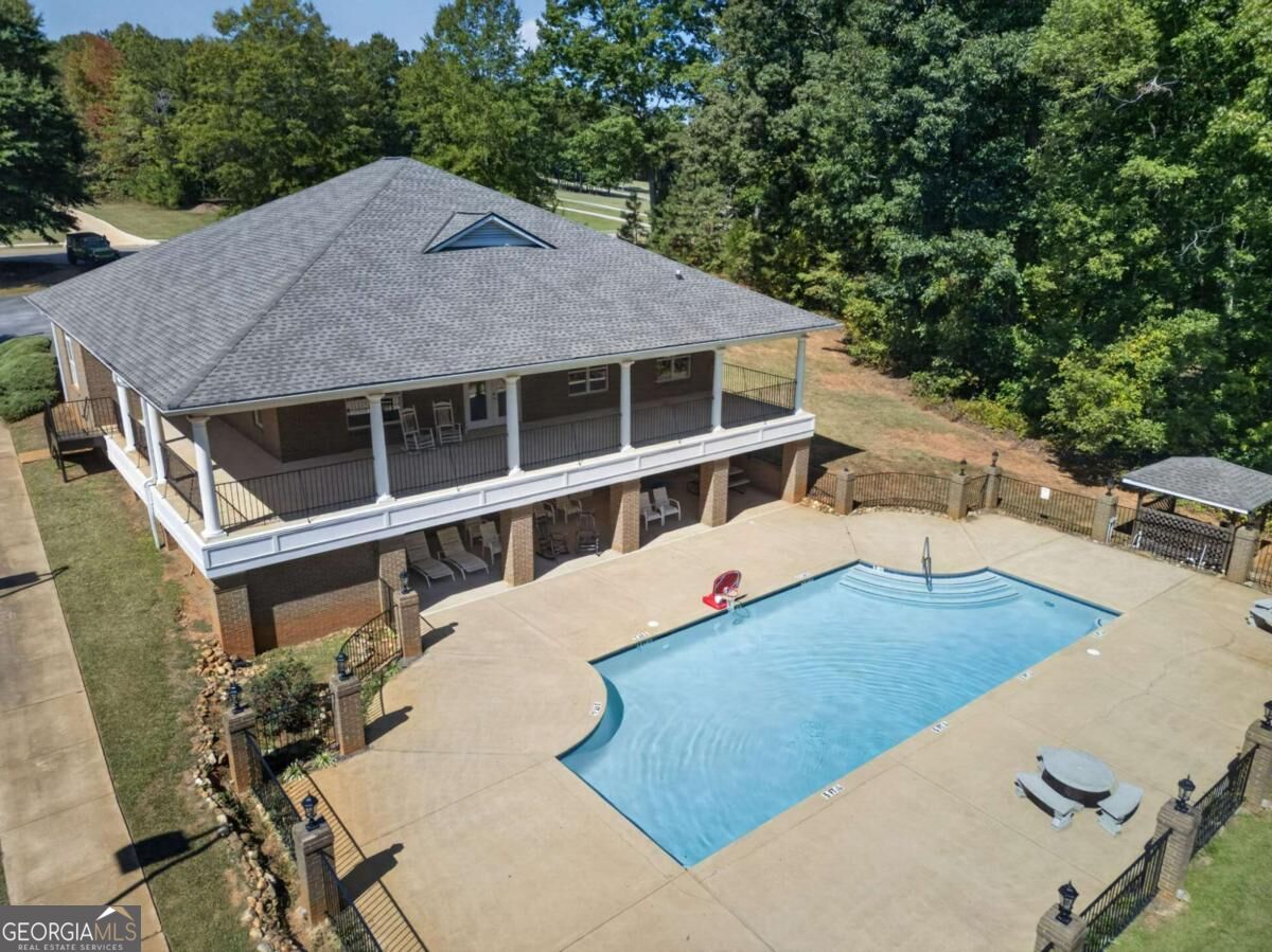 109 W Lake Boulevard