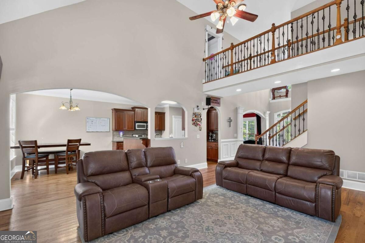 109 W Lake Boulevard