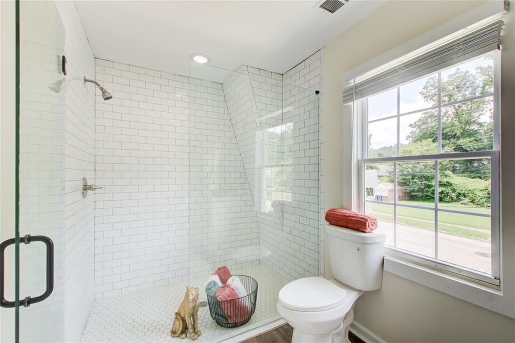 1698 KENMORE Street SW