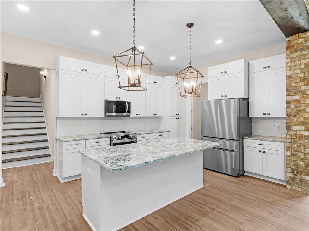 1019 Oakridge Drive