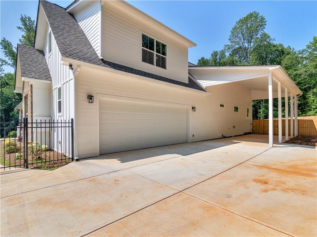 1019 Oakridge Drive