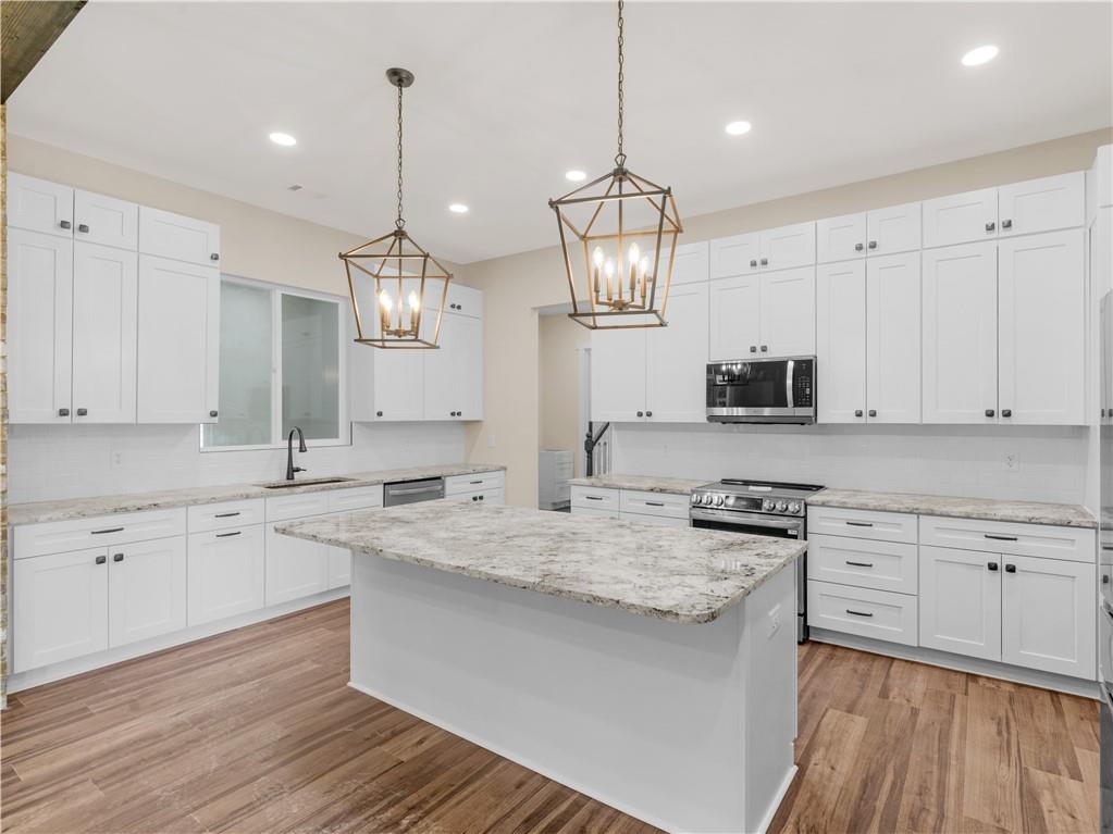 1019 Oakridge Drive