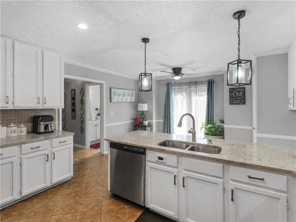 586 Clubland Circle SE