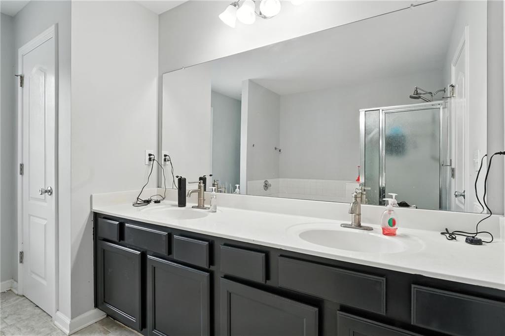 121 Spring Way Square