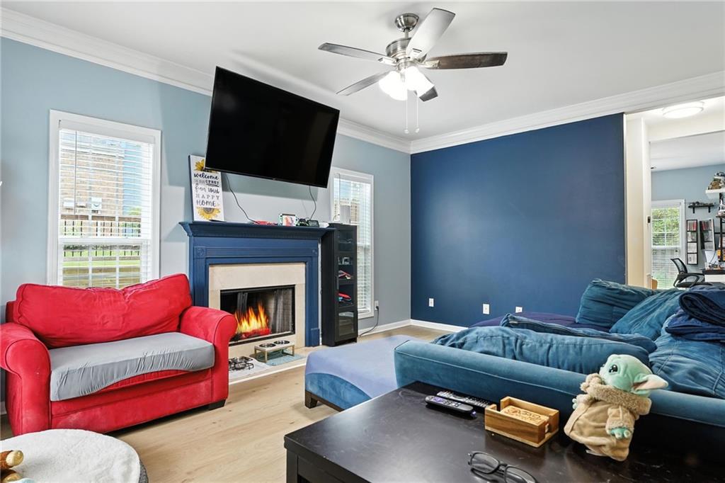 121 Spring Way Square