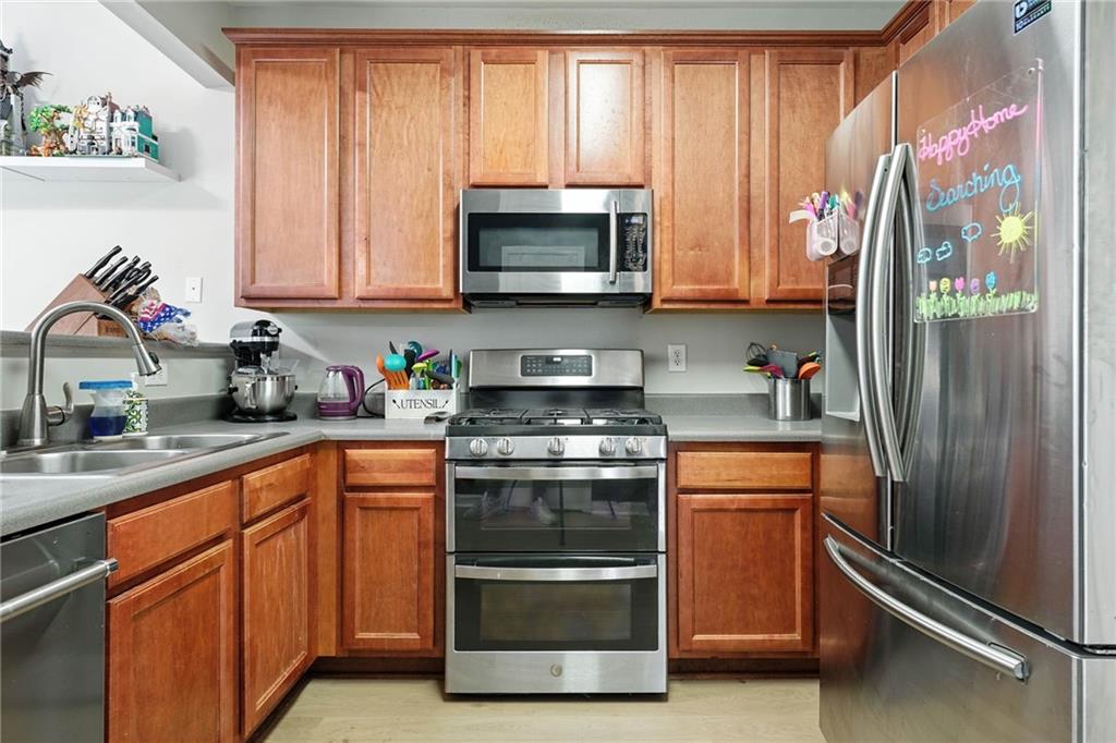 121 Spring Way Square