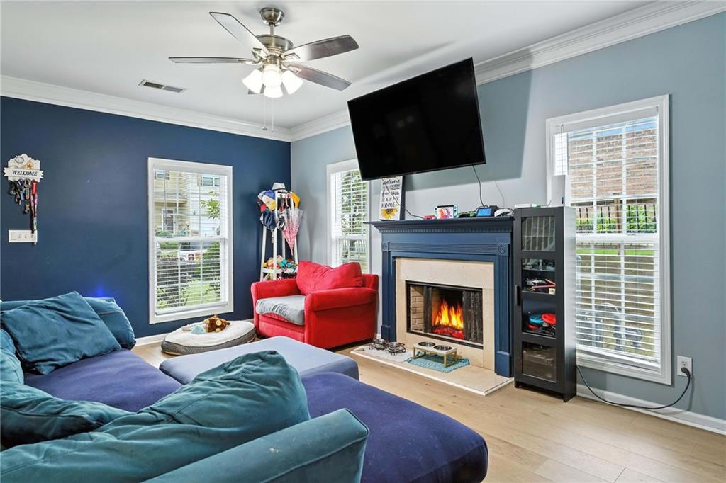 121 Spring Way Square