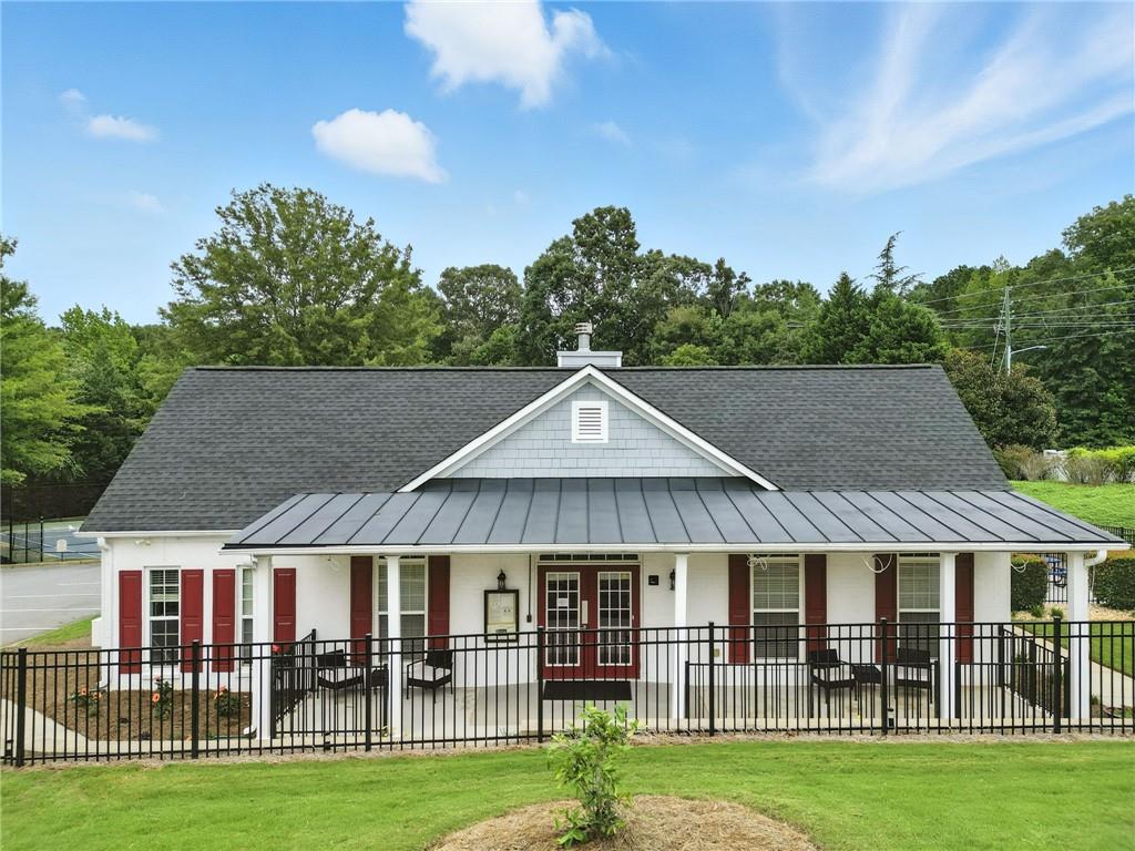 121 Spring Way Square