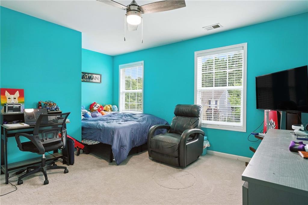 121 Spring Way Square