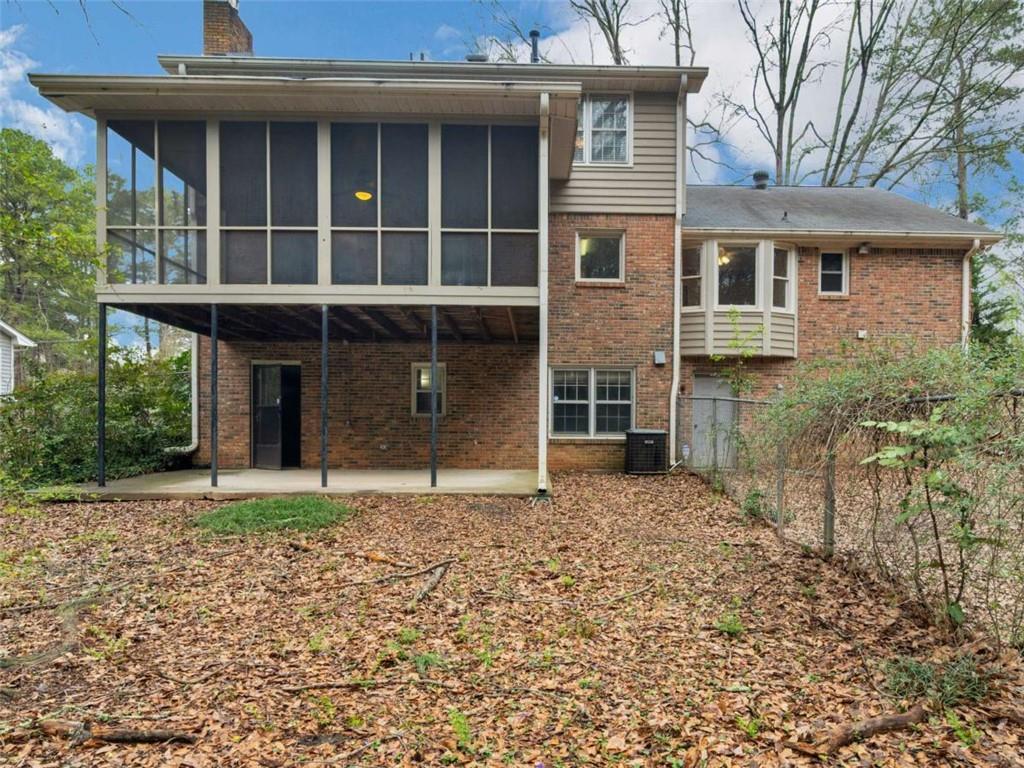 905 Sweet Briar Lane